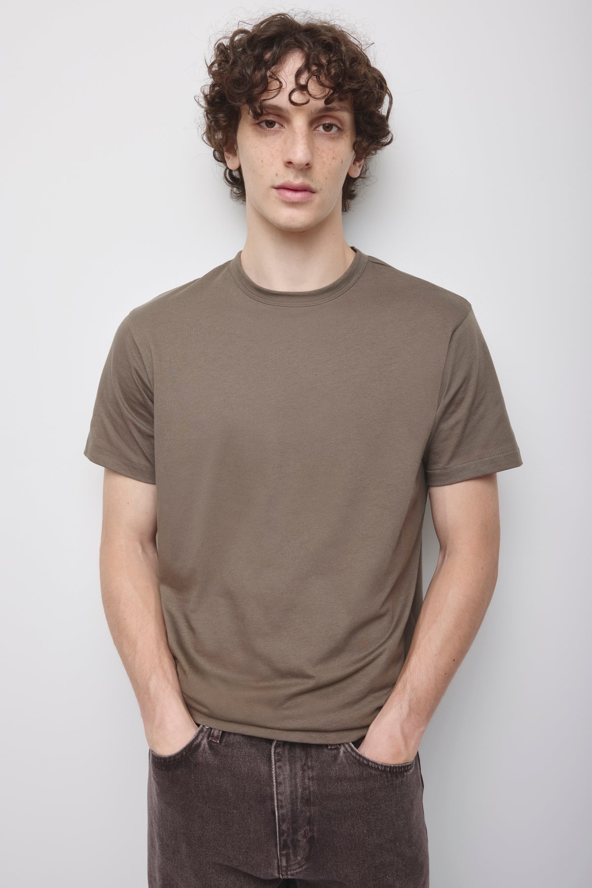 Model is 6’0” and is wearing a size M.