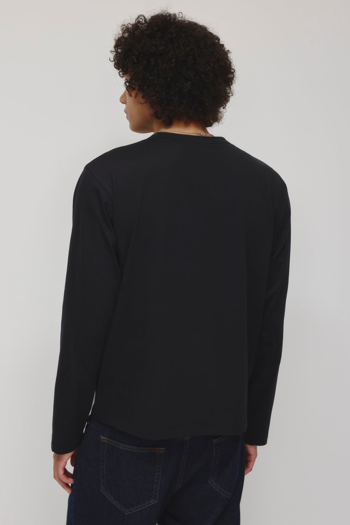 Notre longsleeve le plus léger en noir