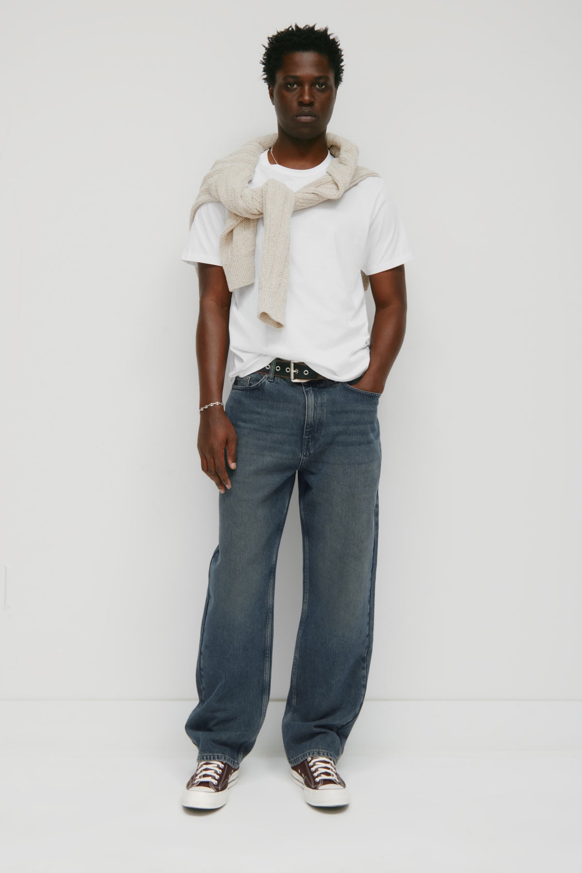 Model 6.2" and is wearing a size 32.