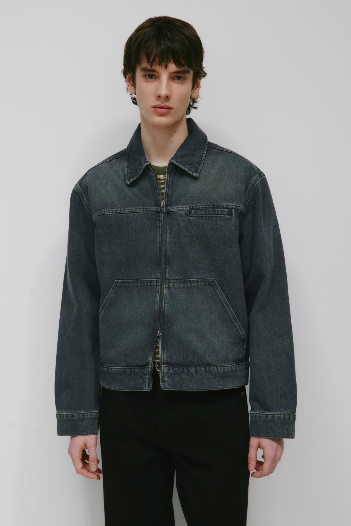 Model is 6'1.5” and is wearing a size M.