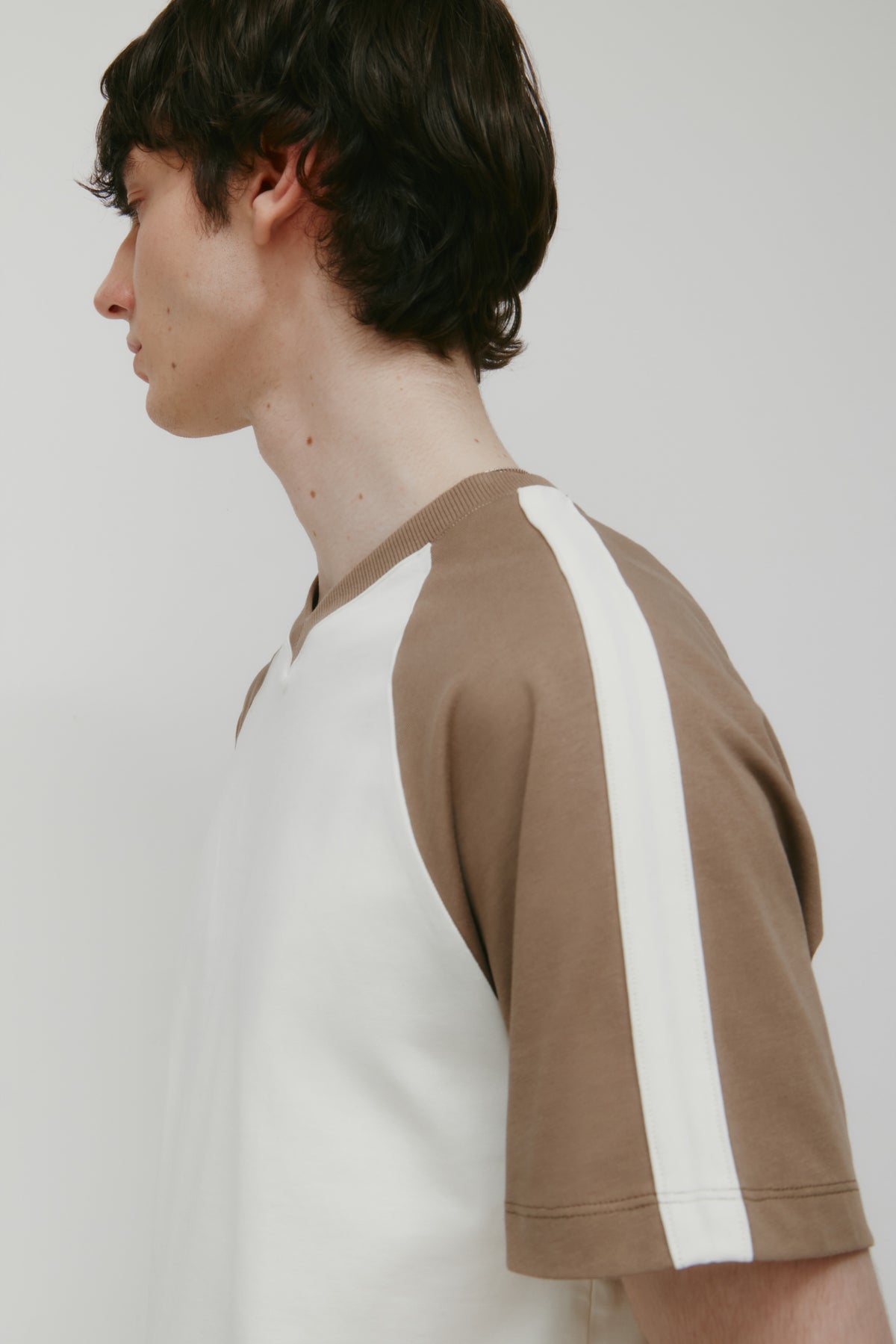 T-shirt à col en V pour homme en guimauve/Taupe