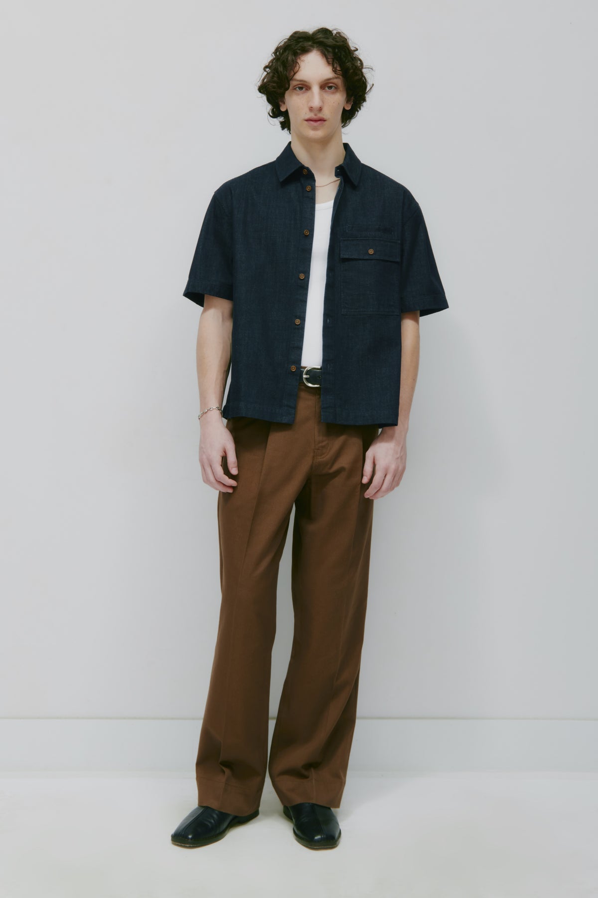 Model is 6’0” and is wearing a size M. 
