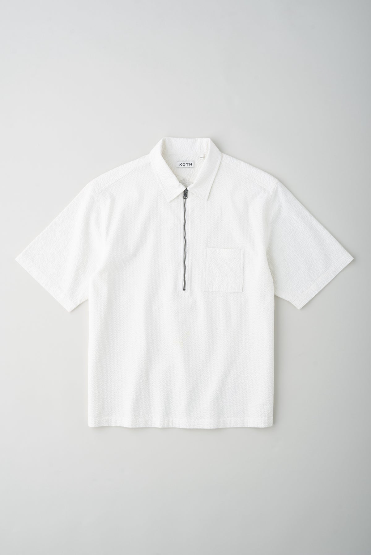 Chemise semi-fermée pour hommes en guimauve