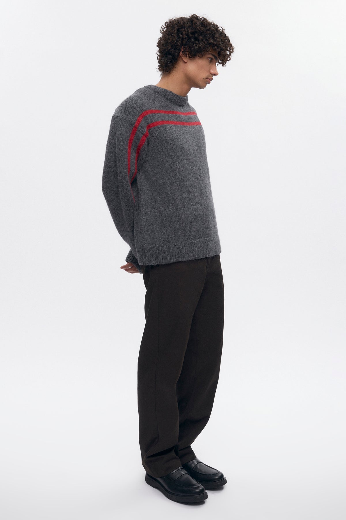 Pull à col rond Ali pour homme en charcoal/Rouge vif