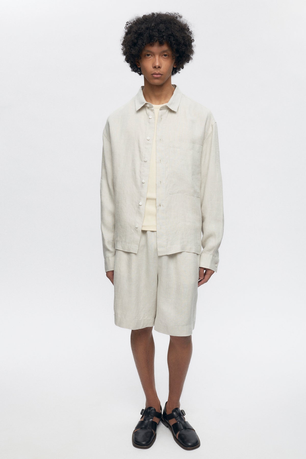 Cameron is 6ft, a regular size M, and wearing size M.