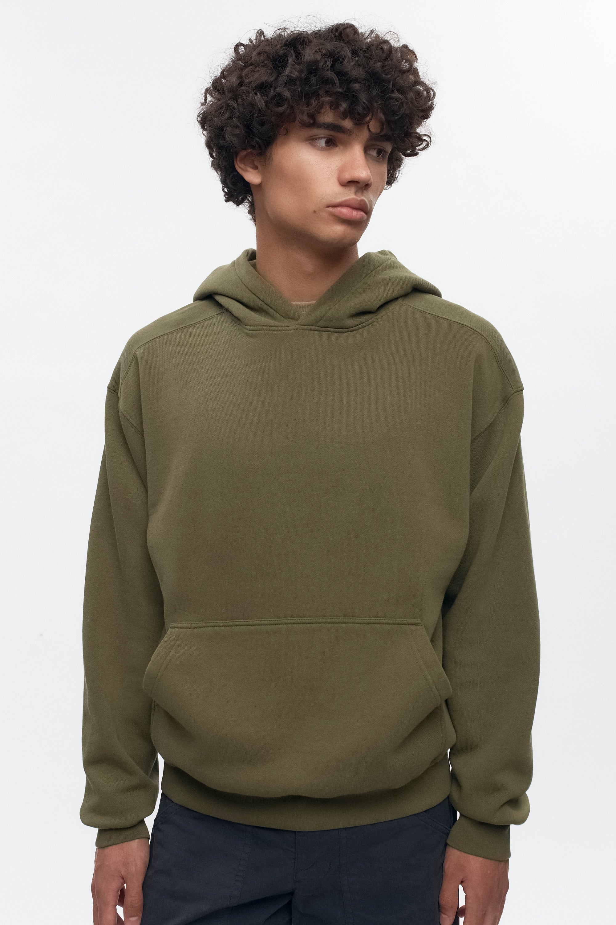 Sweat à capuche essentiel pour homme en olive