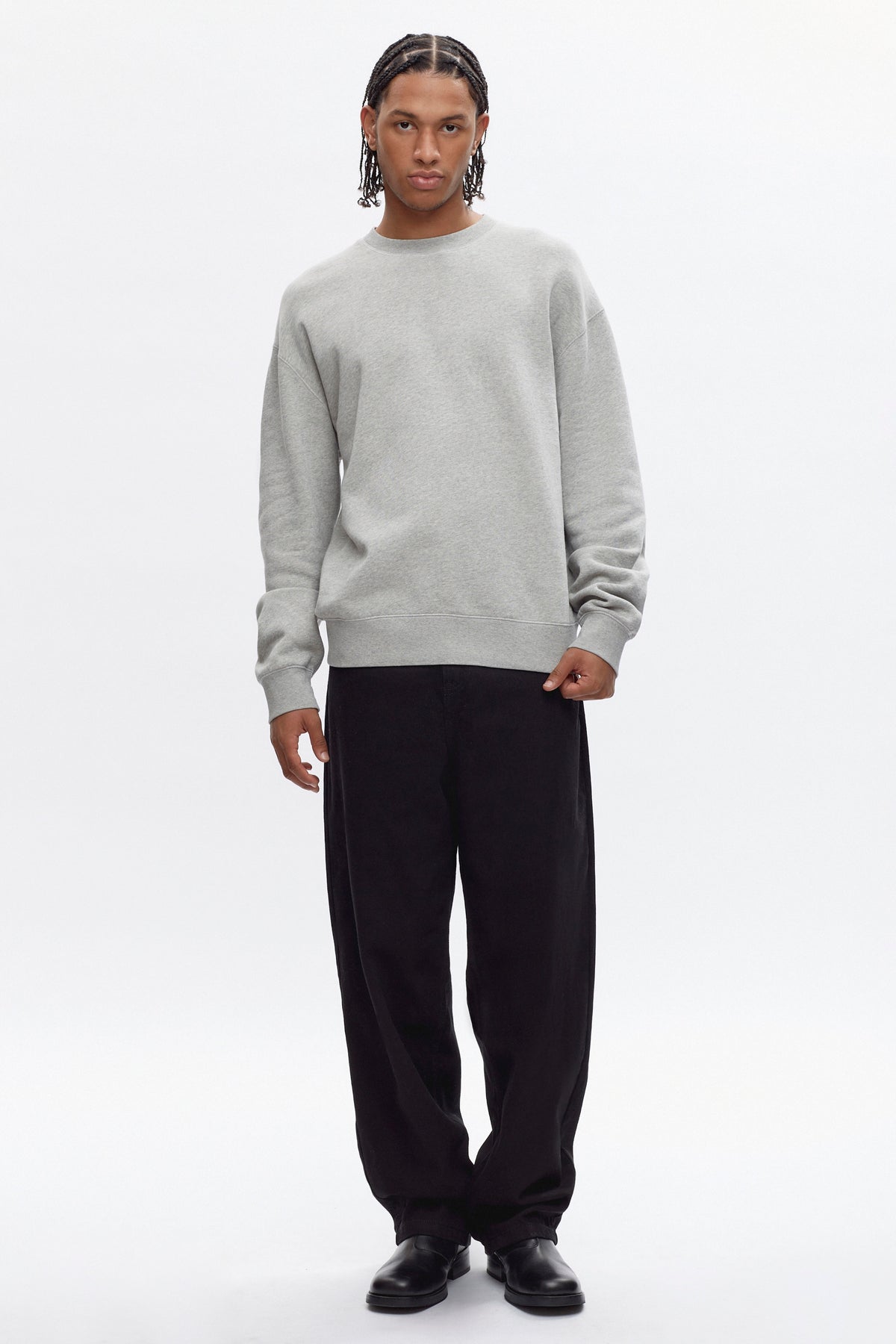 Ethan is 6ft 3in, a regular size M and wearing an L.