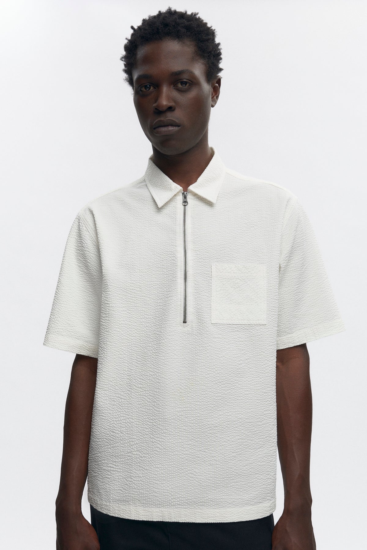 Chemise semi-fermée pour hommes en guimauve