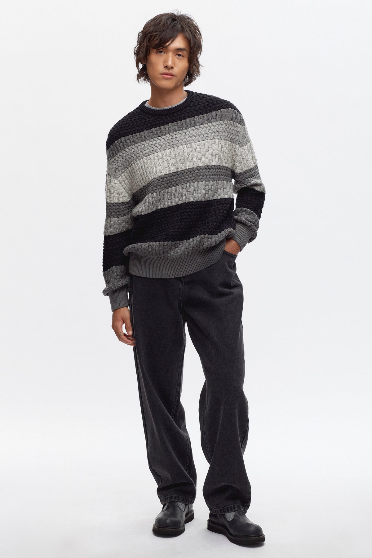 Tashi is 6'0, is a regular M and is wearing an M.