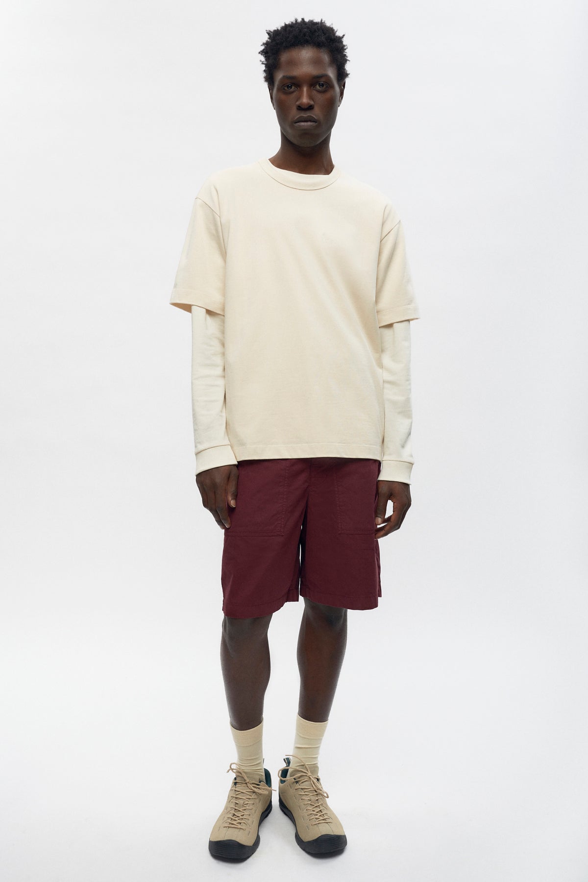 Jonathan is 6’2, a regular 32 and is wearing a 34.