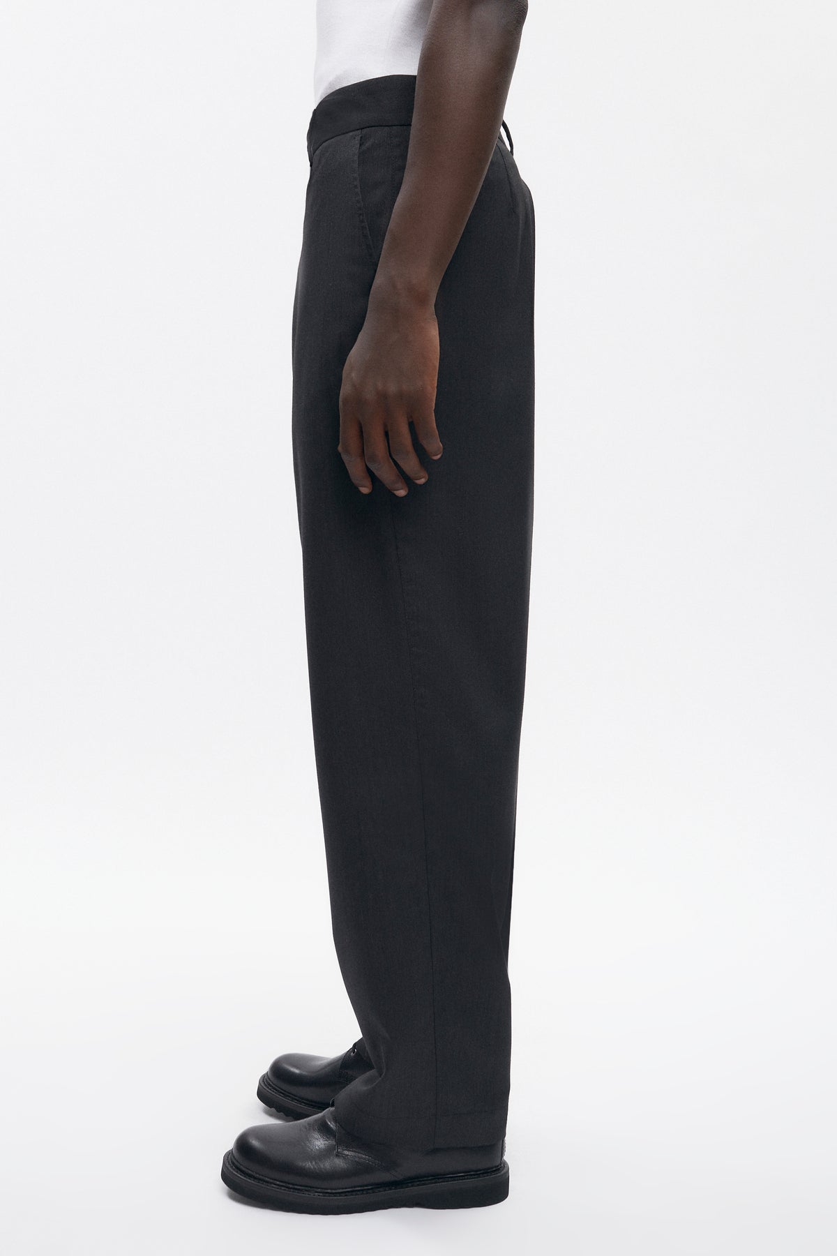 Men's Wool Trouser in Charcoal