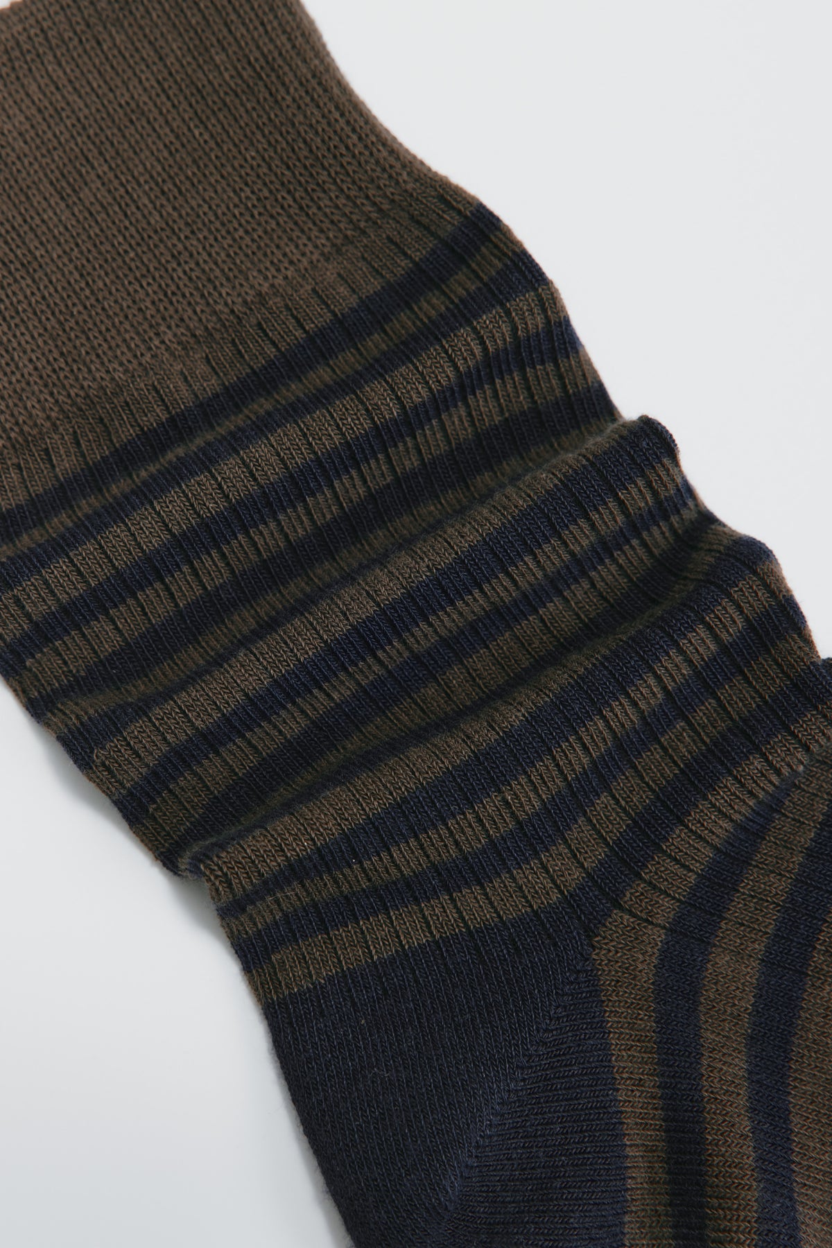 Chaussettes côtelées en rayures océan profond/noyer