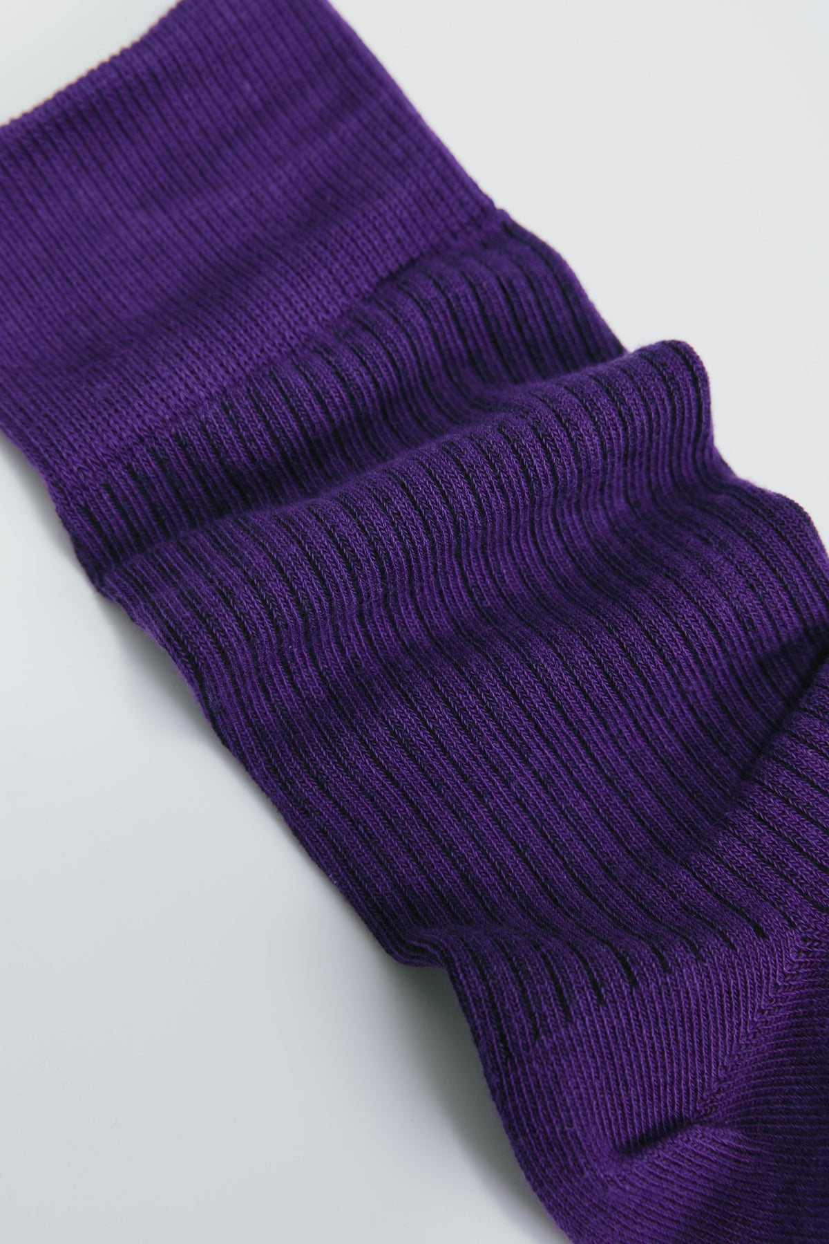 Chaussettes côtelées en violet profond