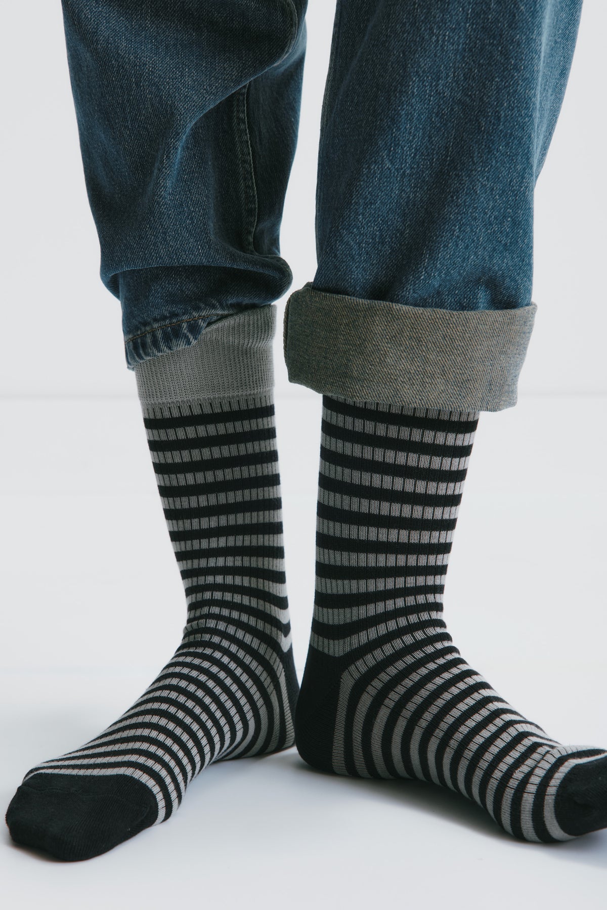 Chaussettes côtelées en gypsum/Rayure noire