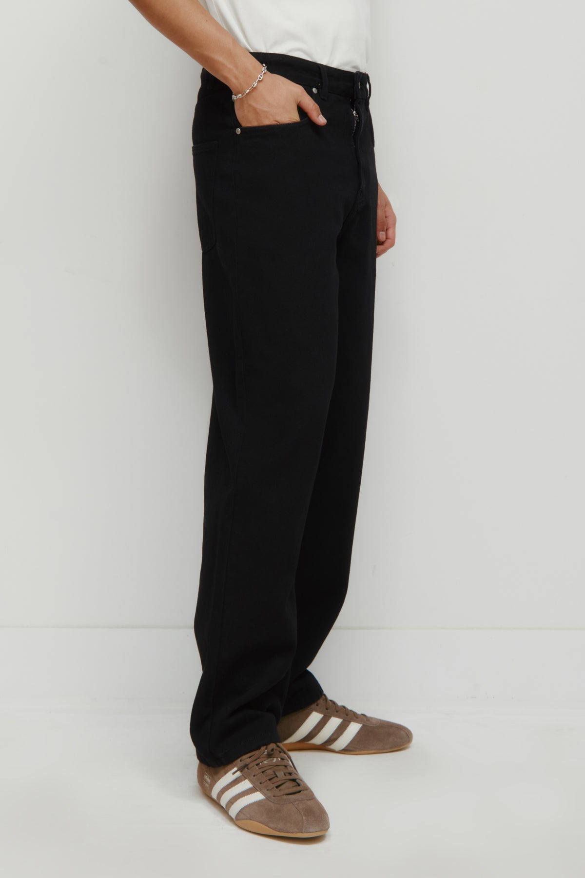 Jean Antifit en noir