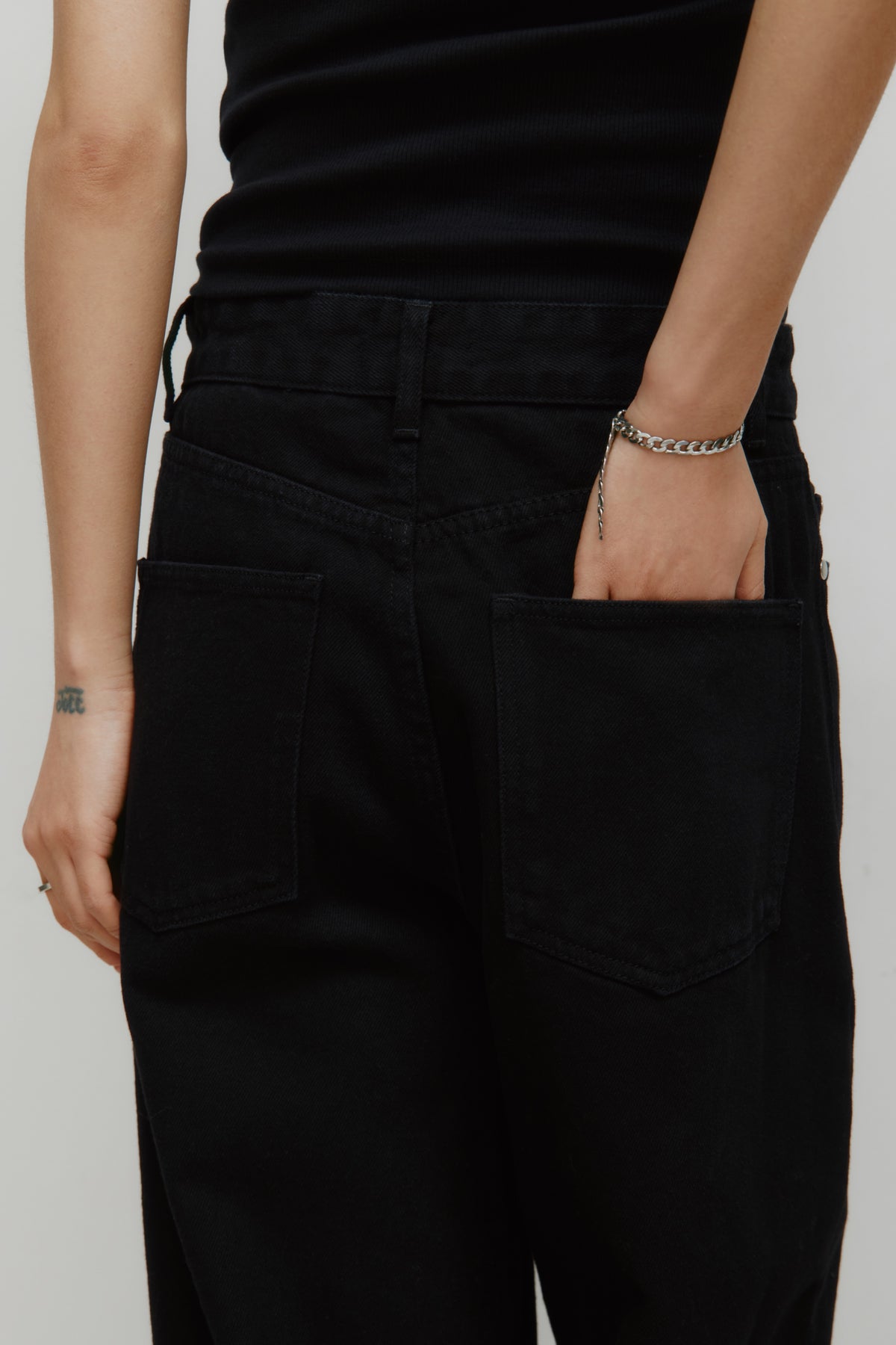 Jean Antifit en noir