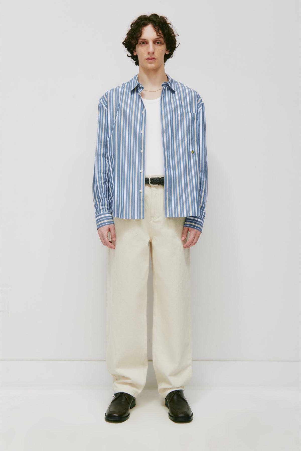 Model is 6’0” and is wearing a size 32/32.