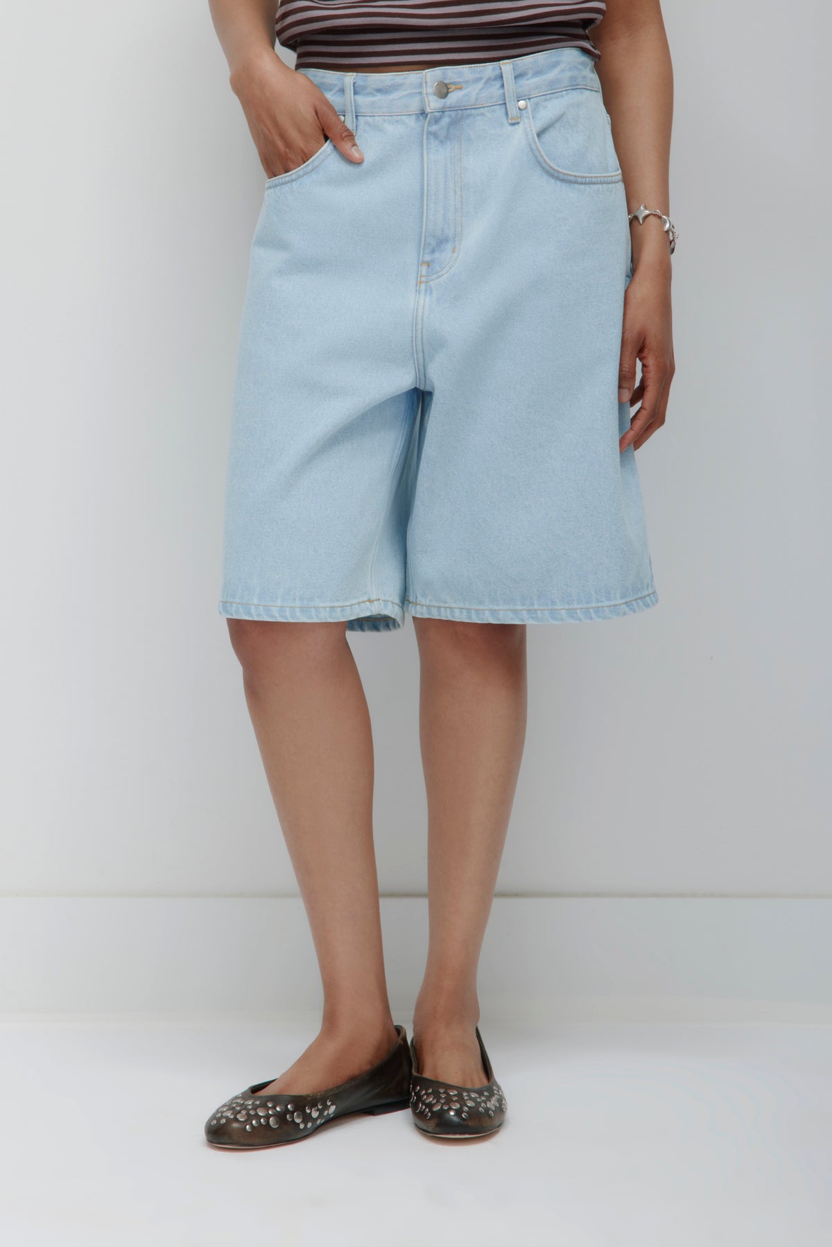 Short en denim Antifit en délavage clair