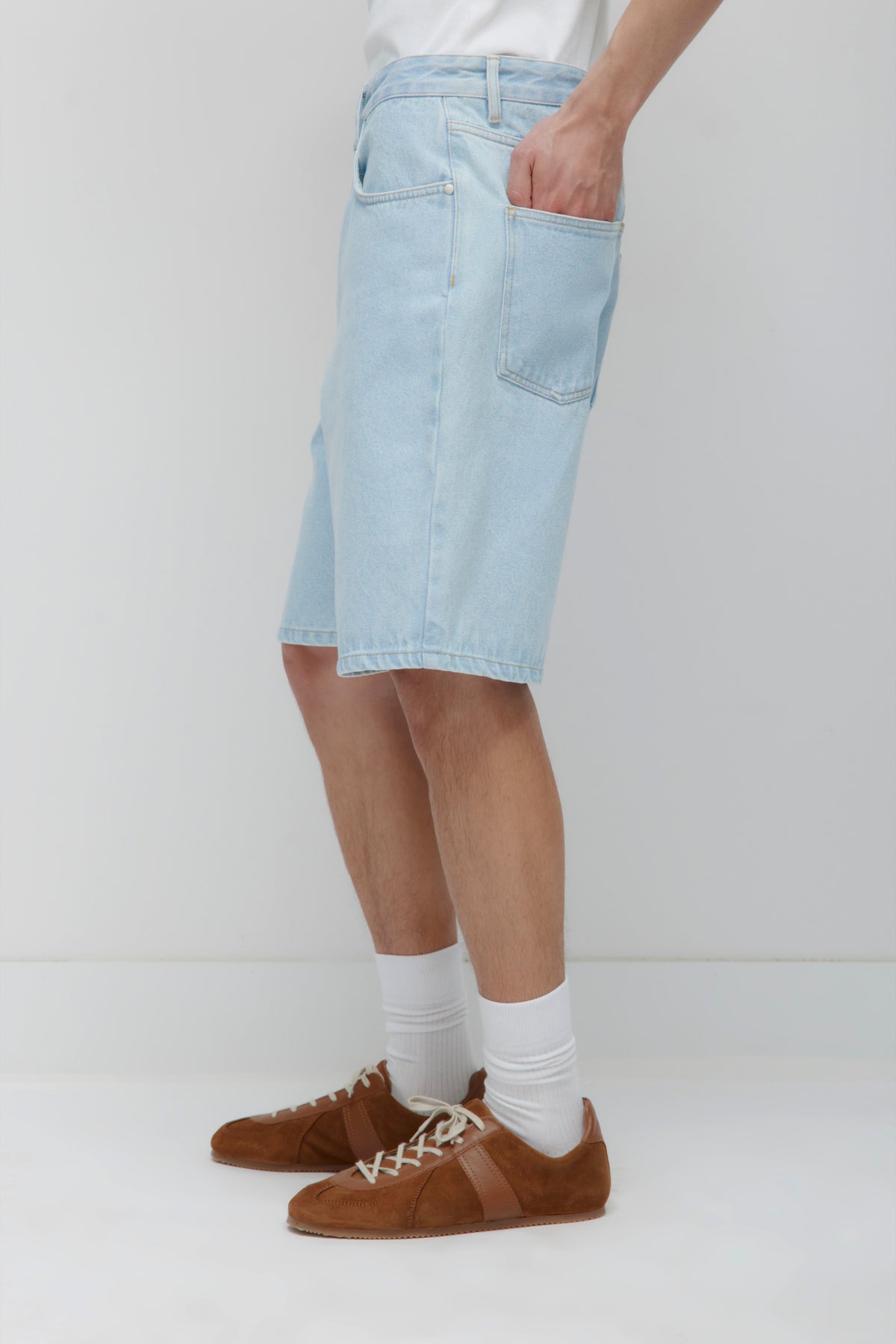 Short en denim Antifit en délavage clair