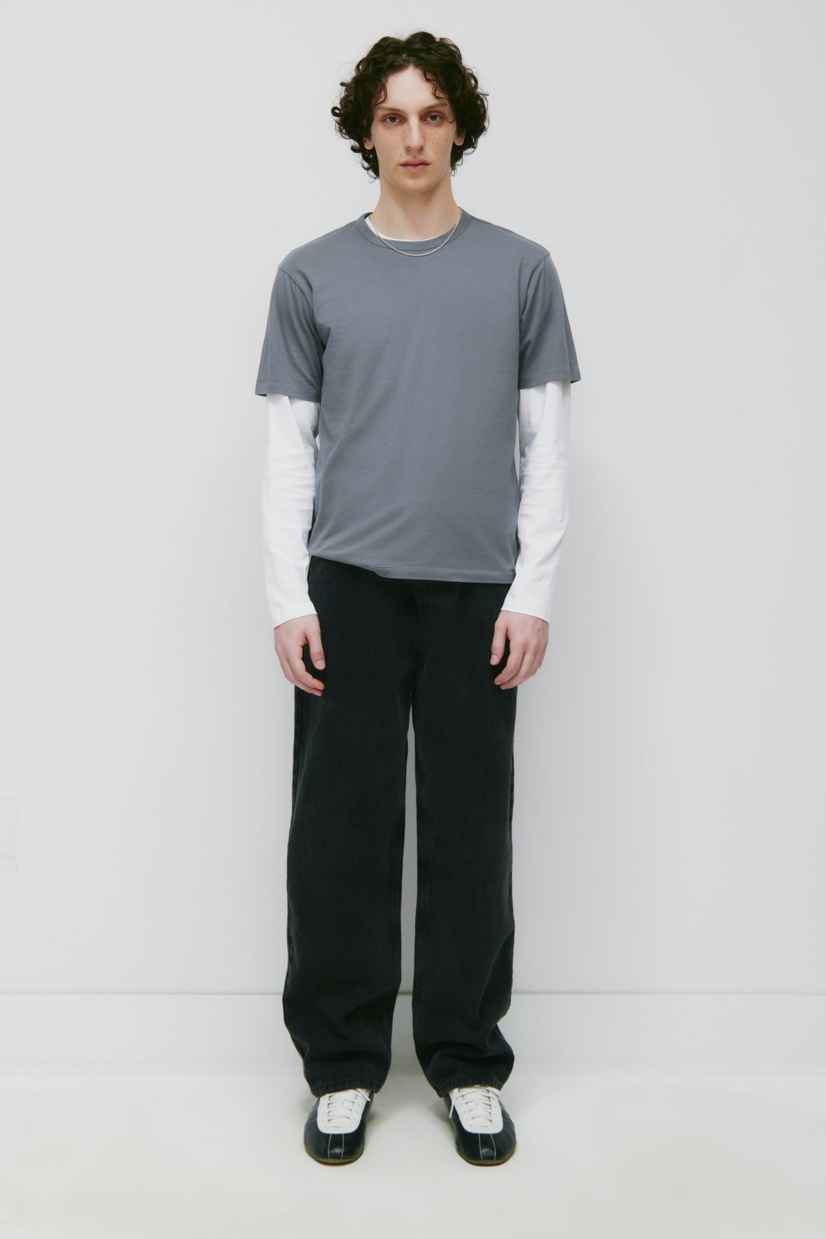 Model is 6’0” and is wearing a size 32/32.