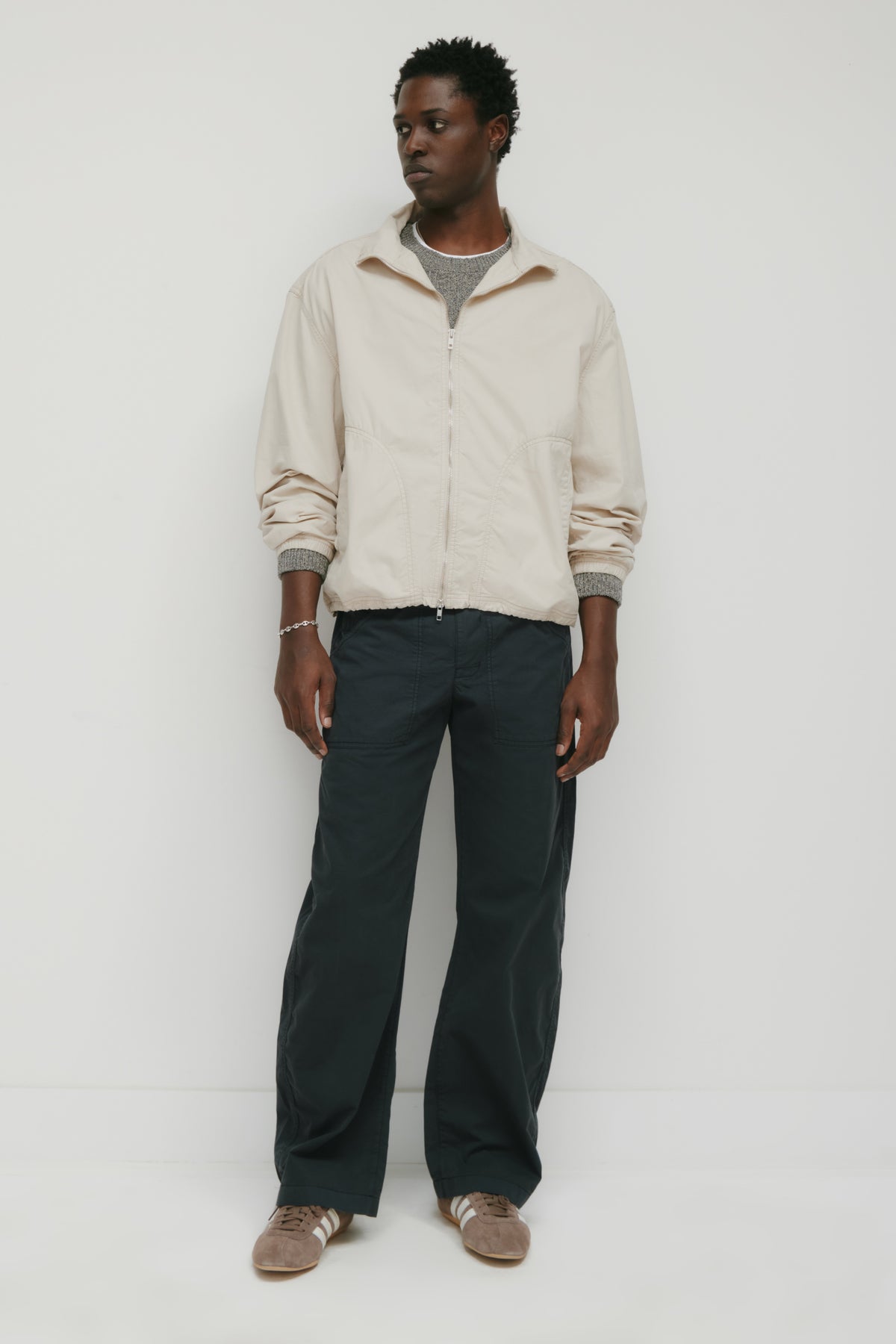 Model 6.2" and is wearing a size 32.