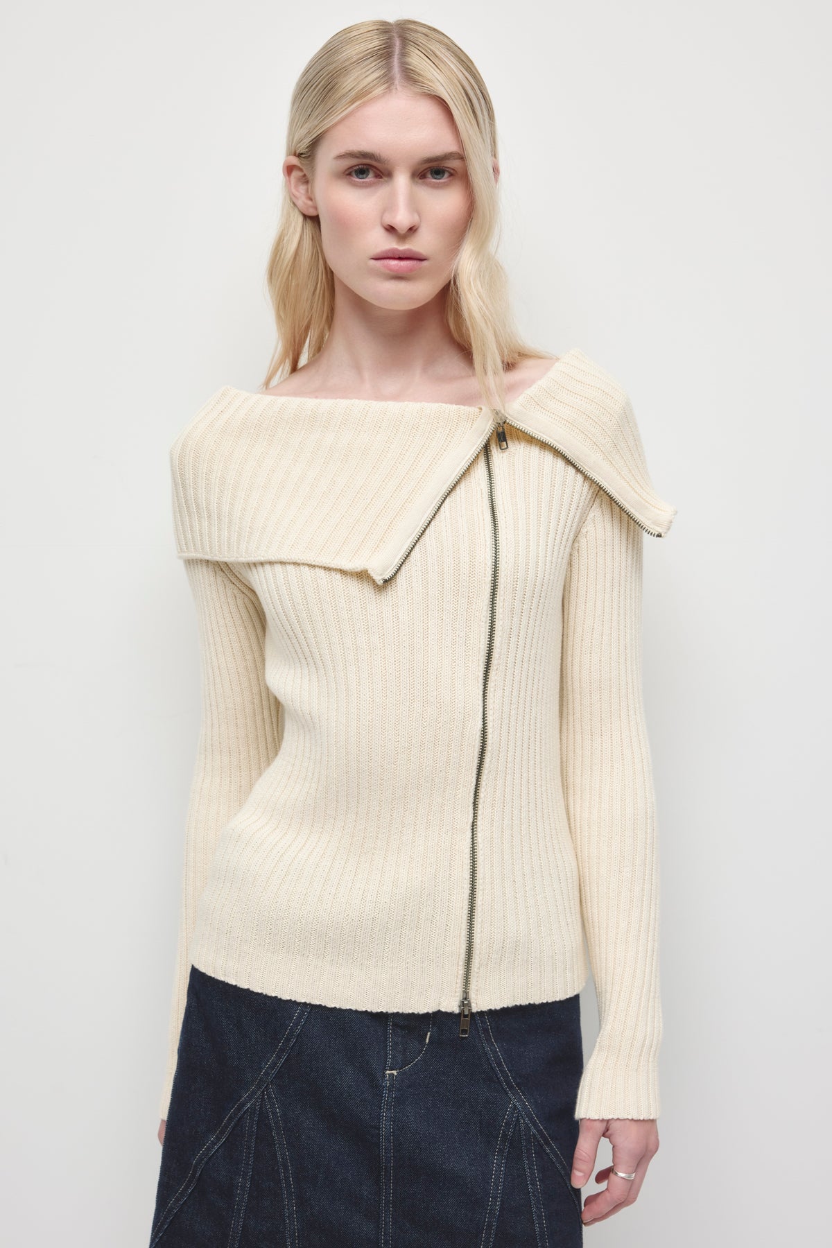 Model is 5’8” and is wearing a size XS.