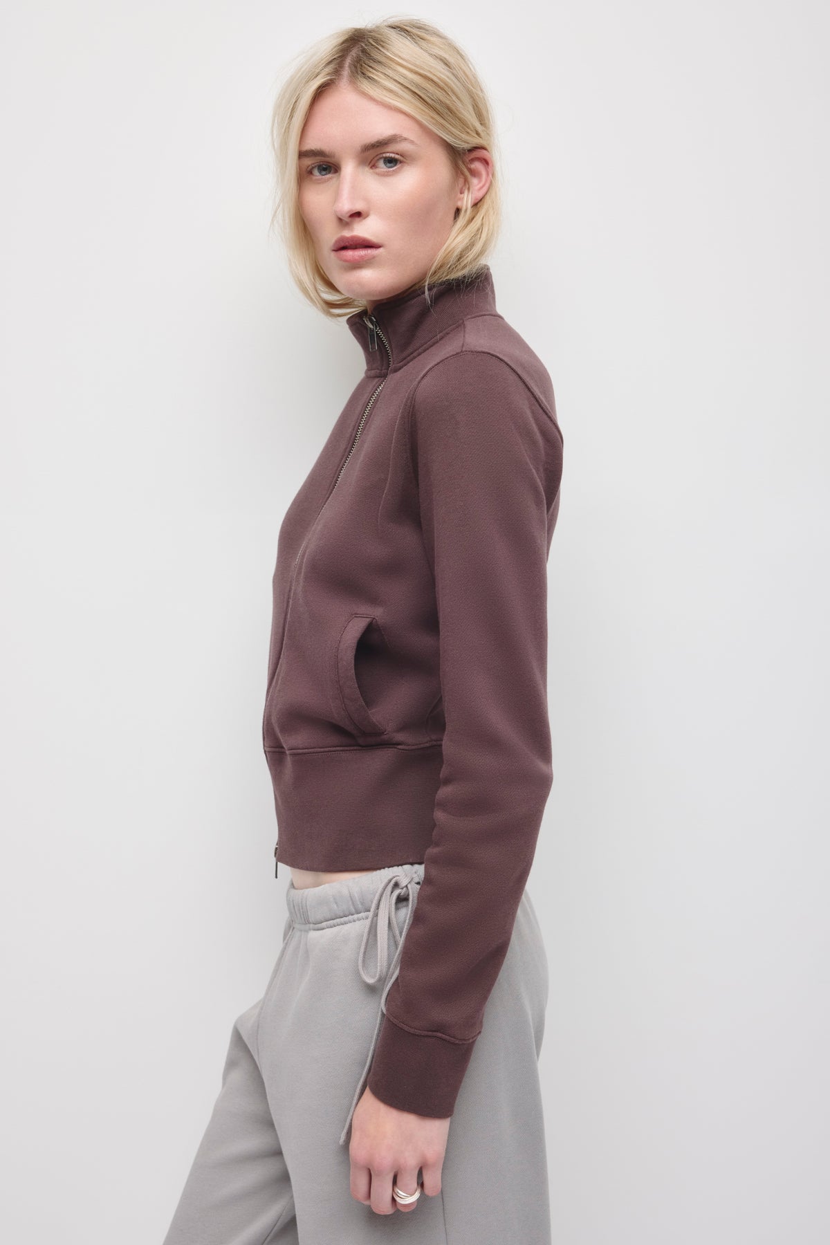 Veste-pull asymétrique pour femme en raisin sec
