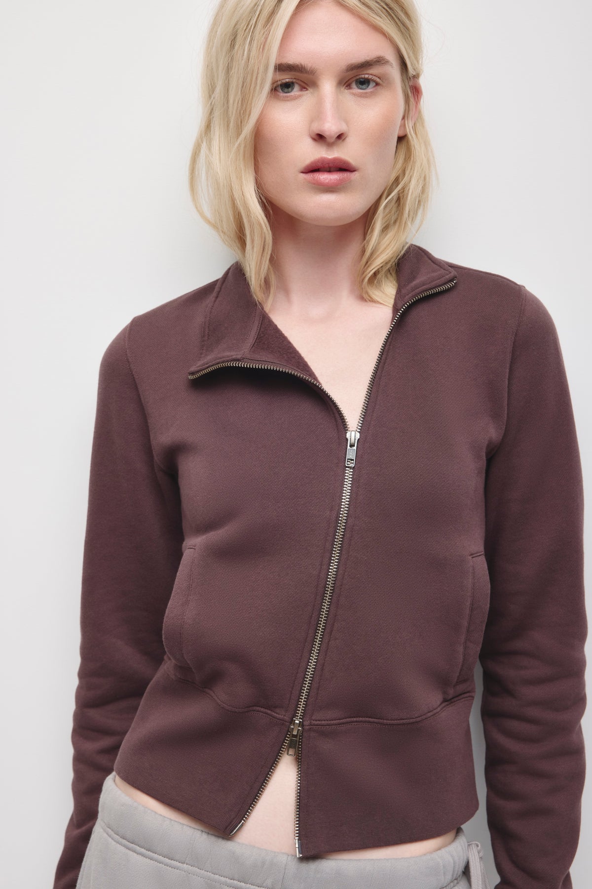 Veste-pull asymétrique pour femme en raisin sec