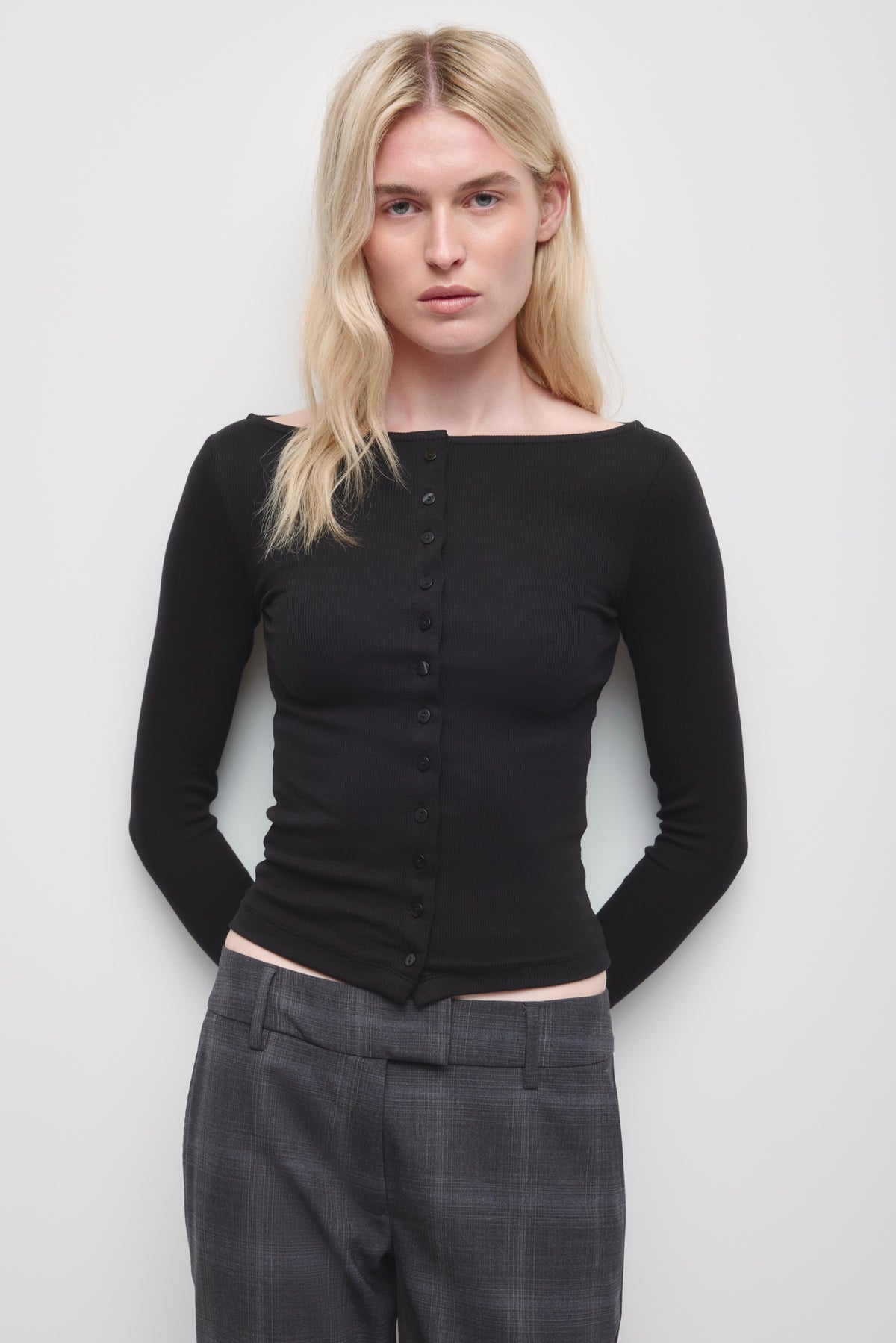 Model is 5'9" and is wearing a size XS.