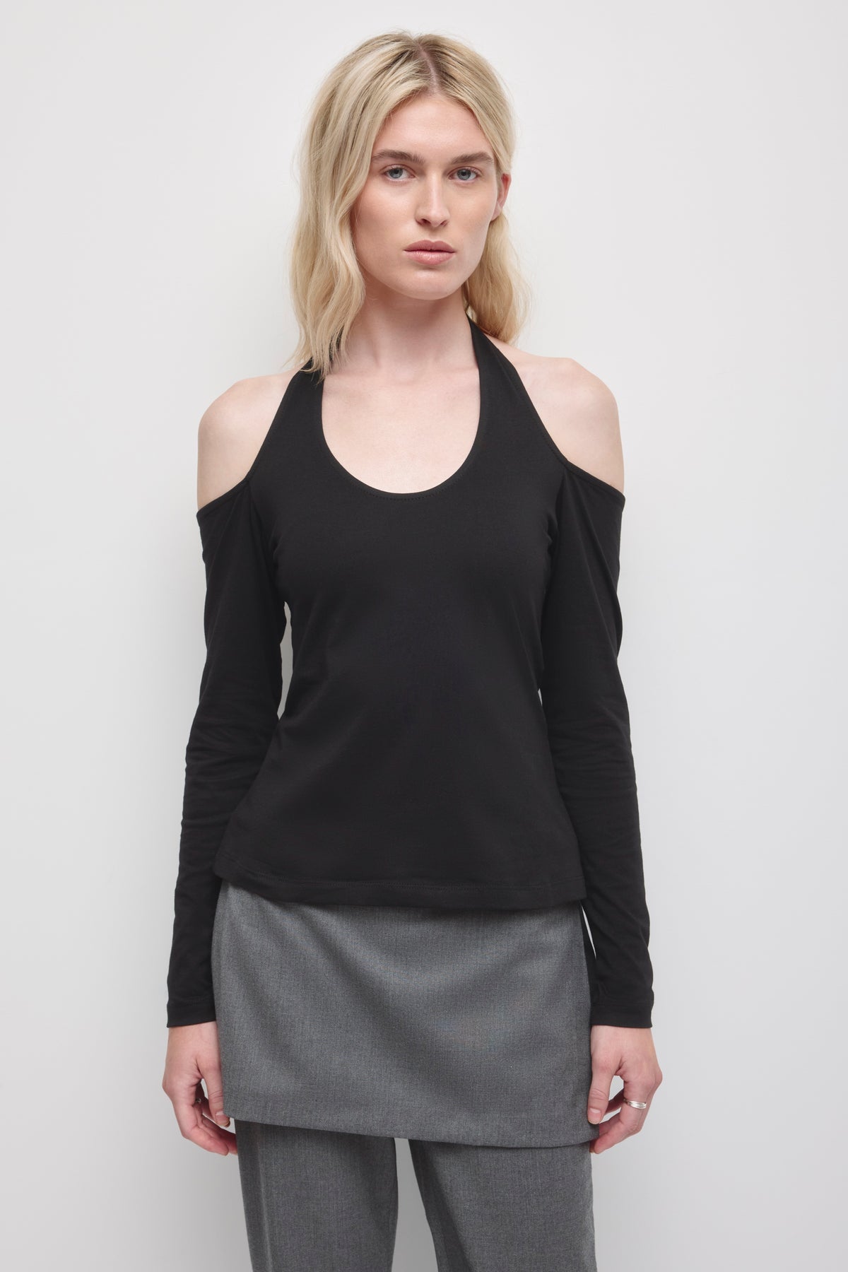Model is 5'9" and is wearing a size XS.