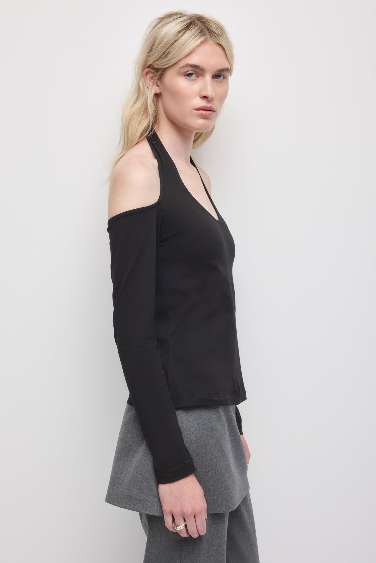 Débardeur halter épaules dénudées pour femme en noir