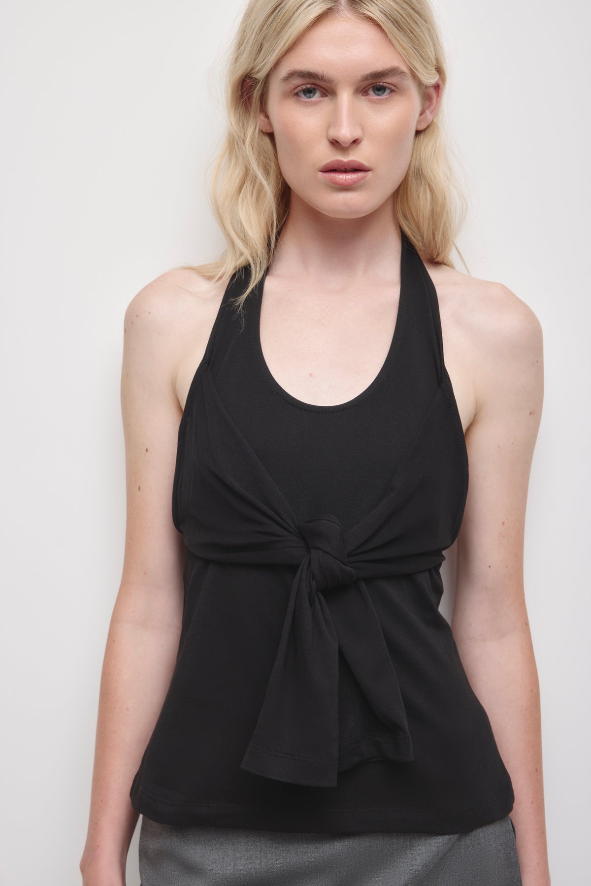 Débardeur halter épaules dénudées pour femme en noir