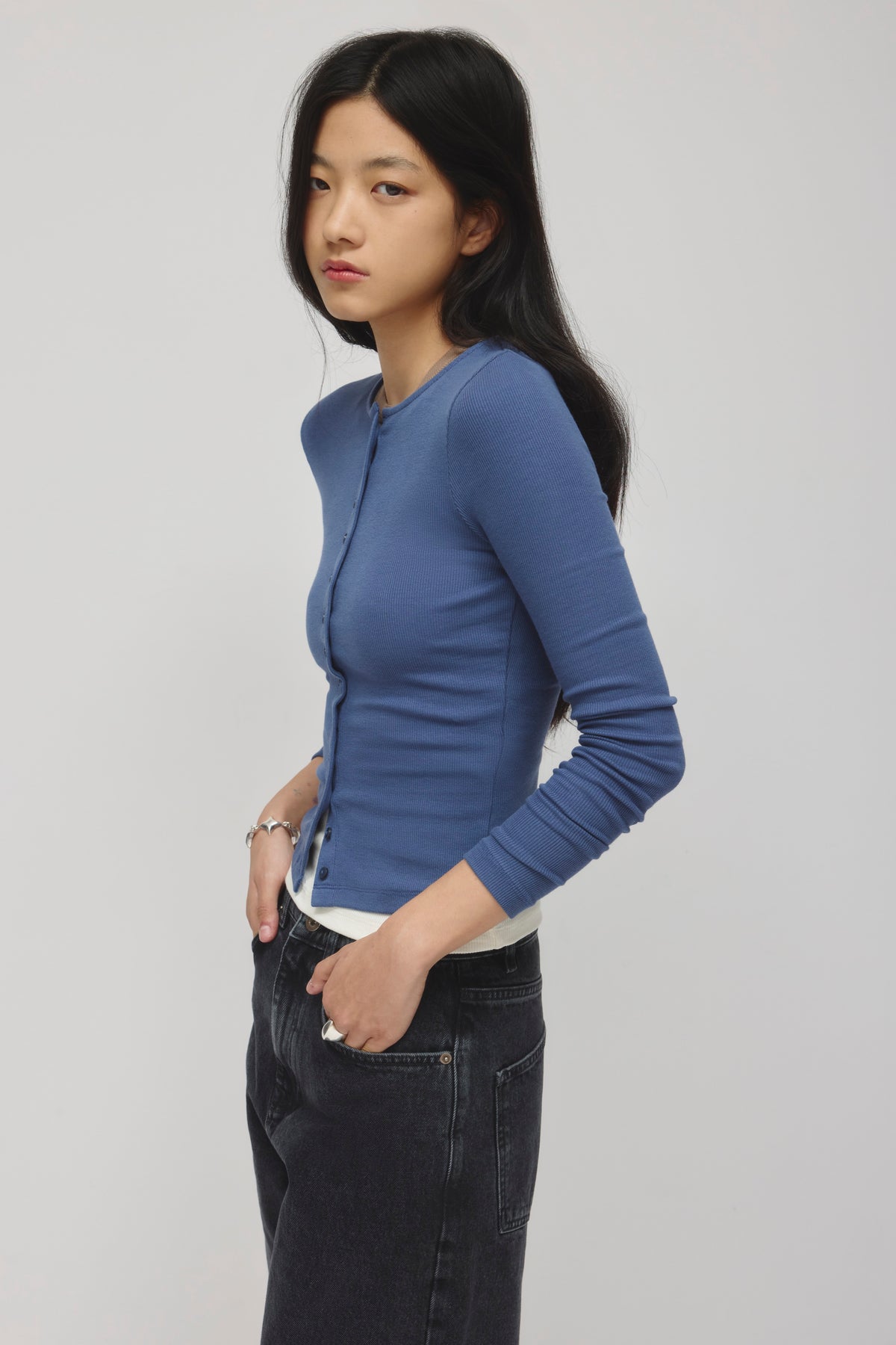 Cardigan à col ras du cou pour femmes en indigo foncé