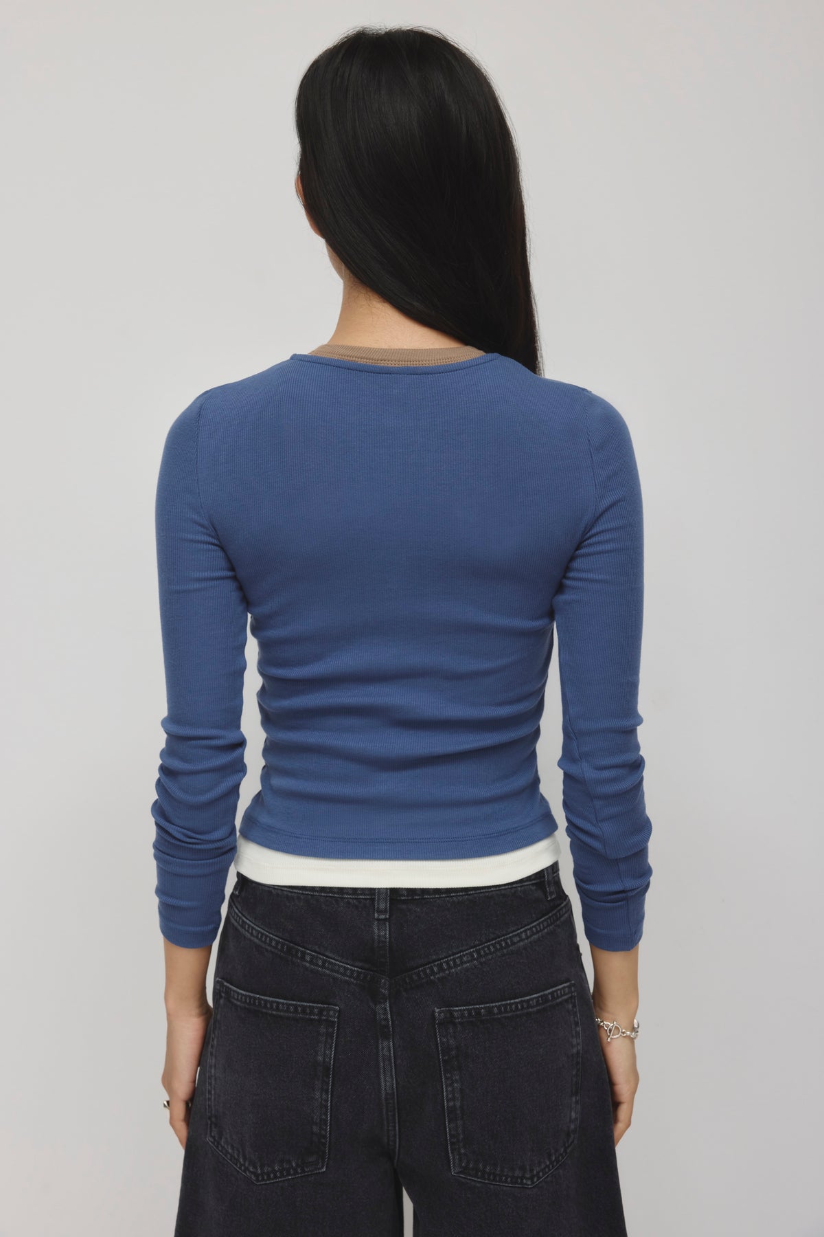 Cardigan à col ras du cou pour femmes en indigo foncé