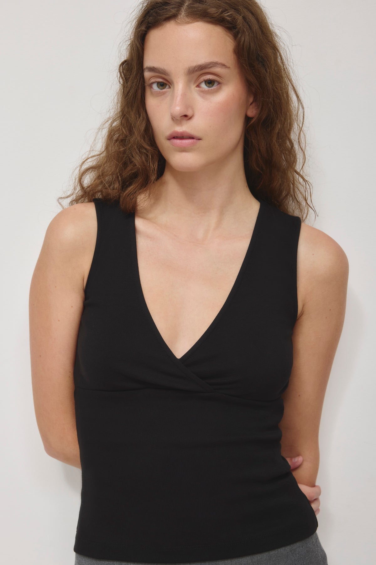 Débardeur croisé pour femmes en noir