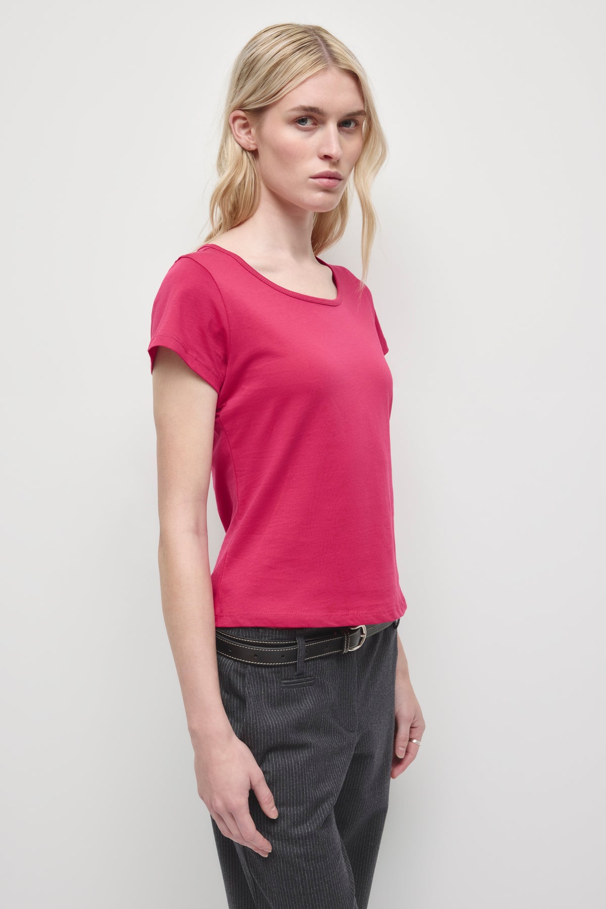 T-shirt col rond essentiel pour femme en sangria