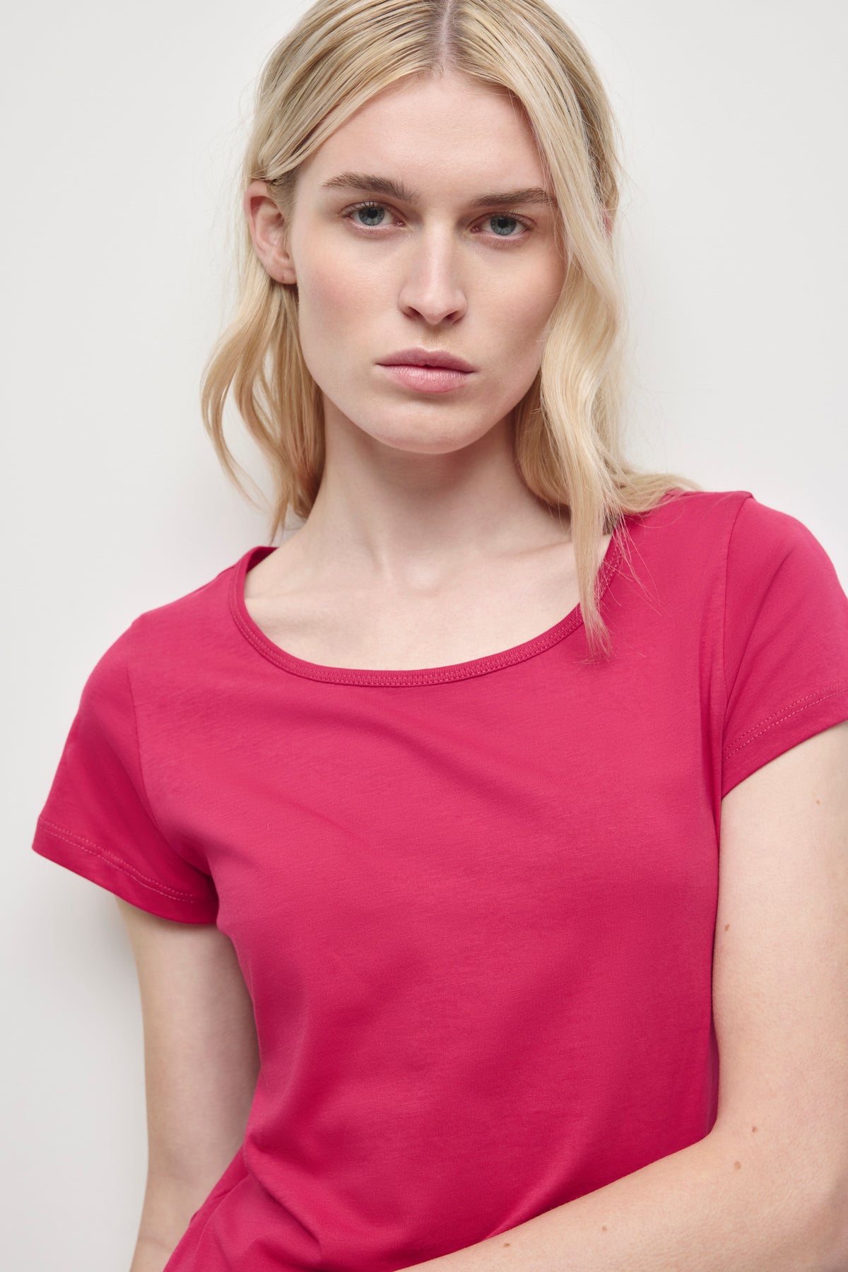T-shirt col rond essentiel pour femme en sangria