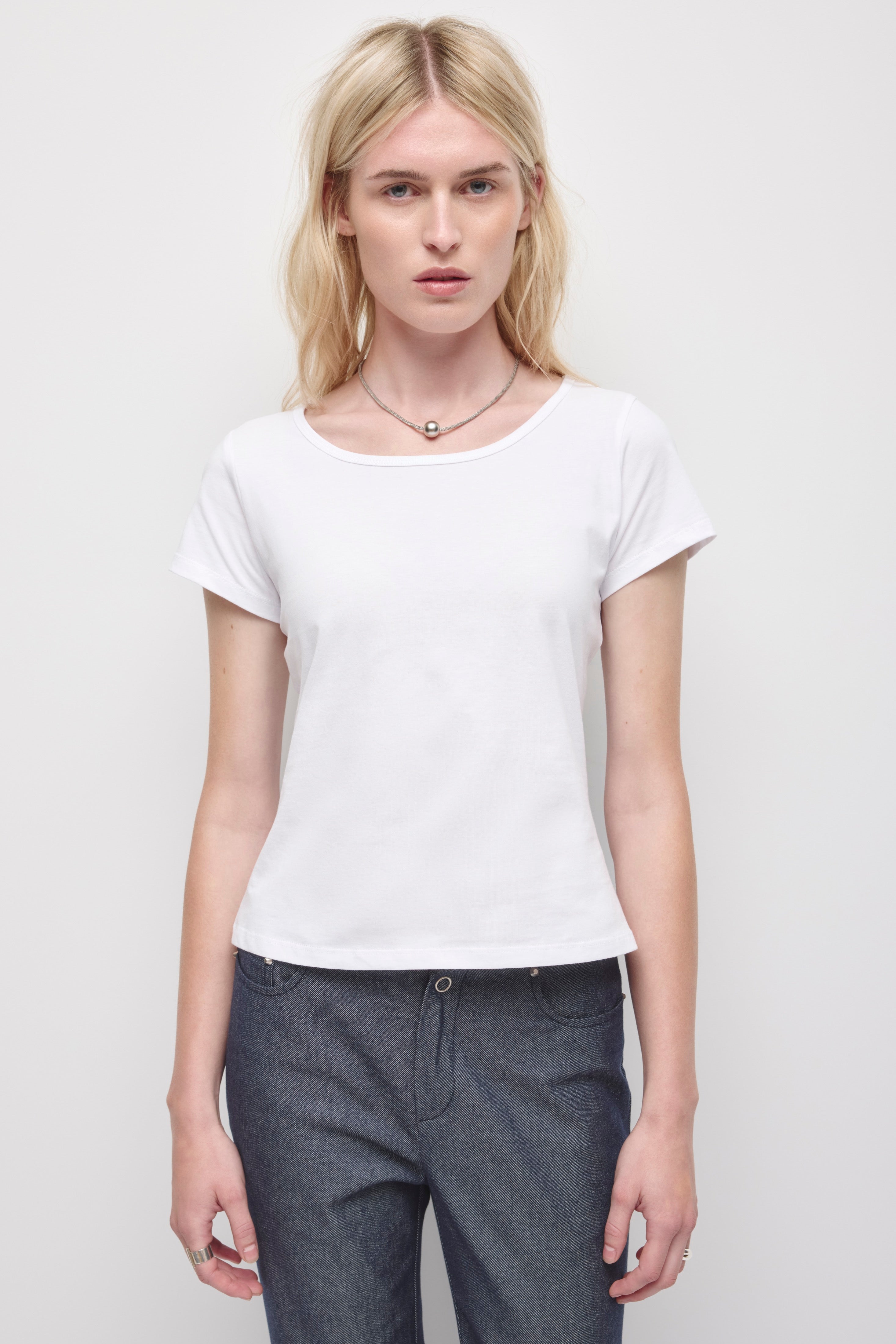 T-shirt col rond essentiel pour femme en blanc