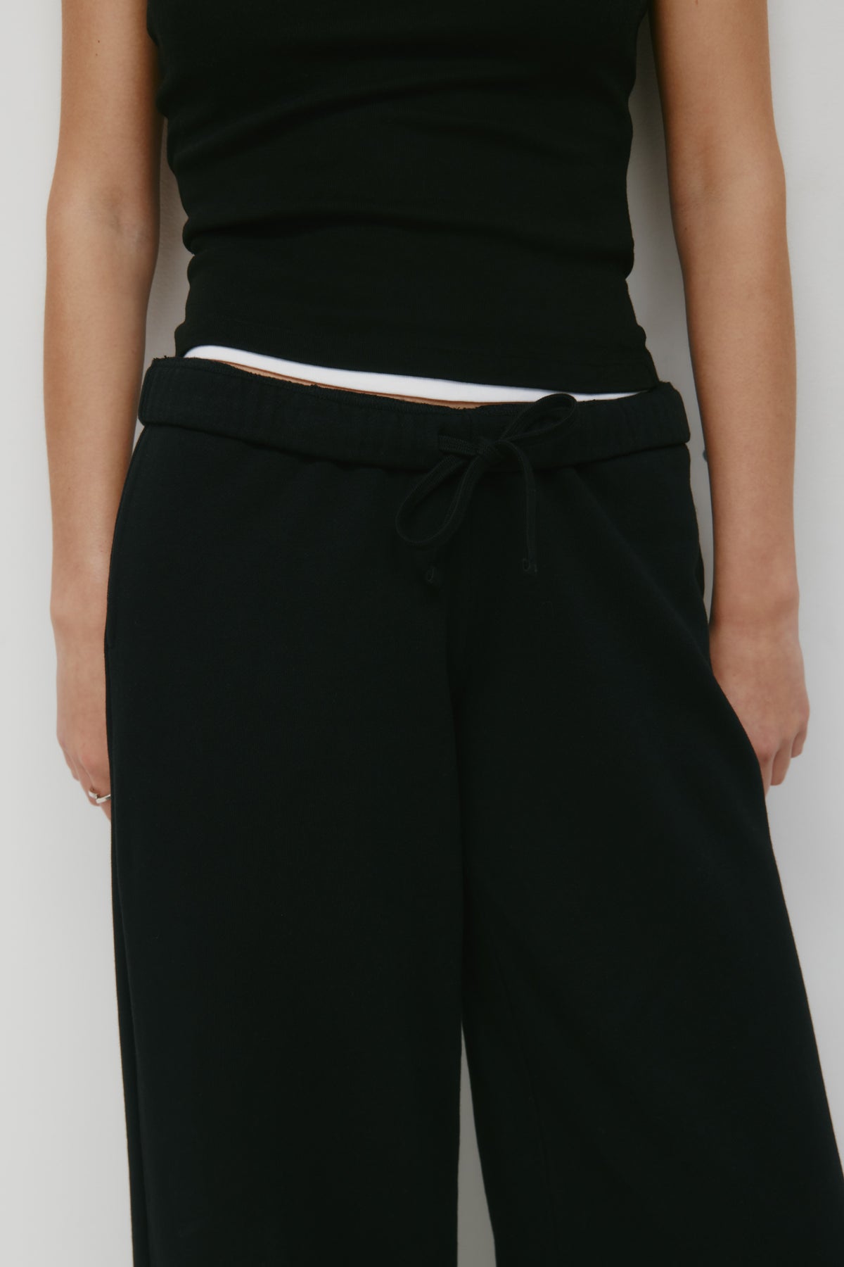 Women's Essential Straight Sweatpant in Black