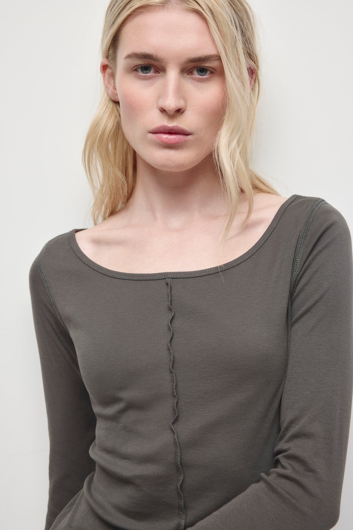 Jana Longsleeve pour femme en charcoal