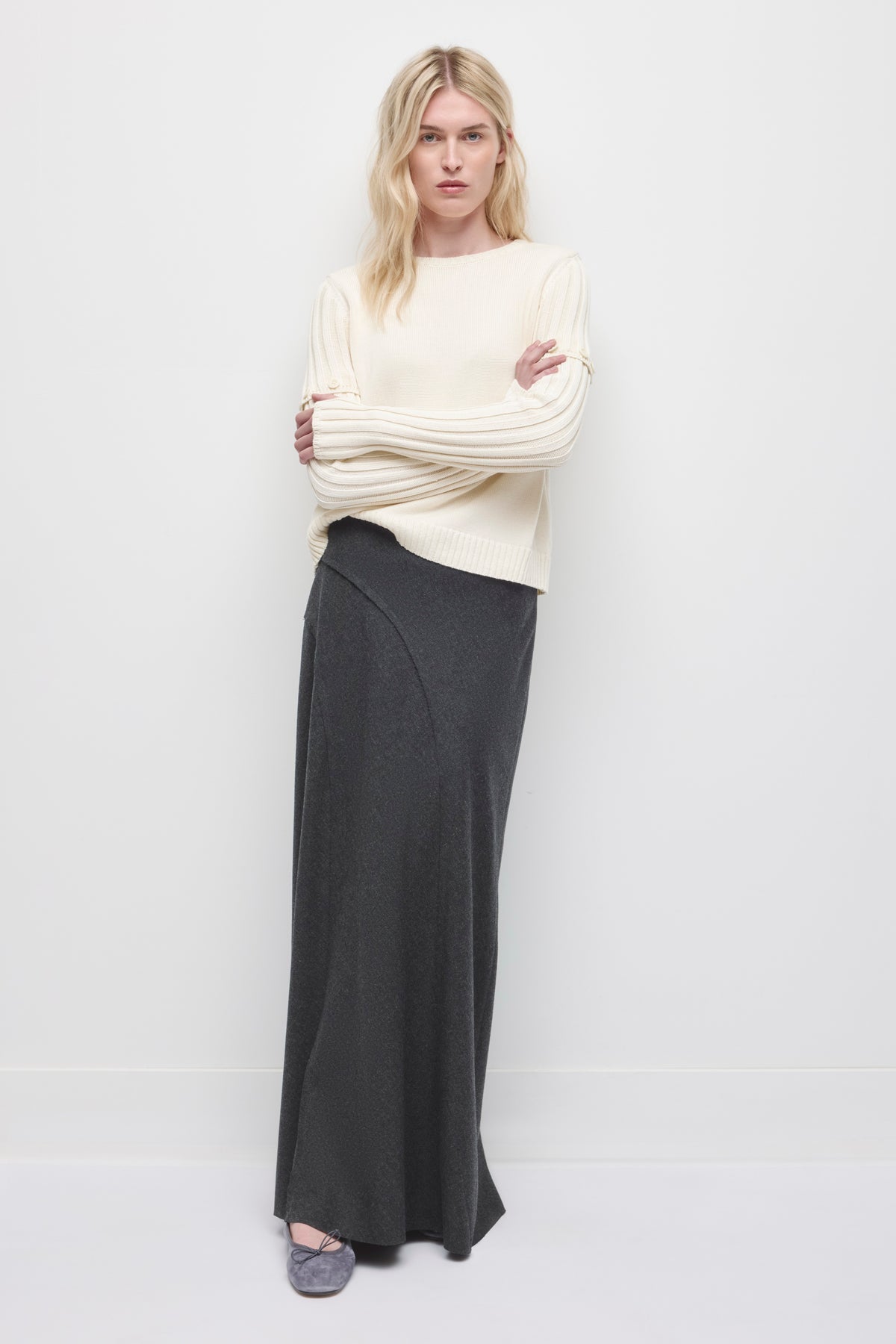 Model is 5'10" and wearing a size 4.