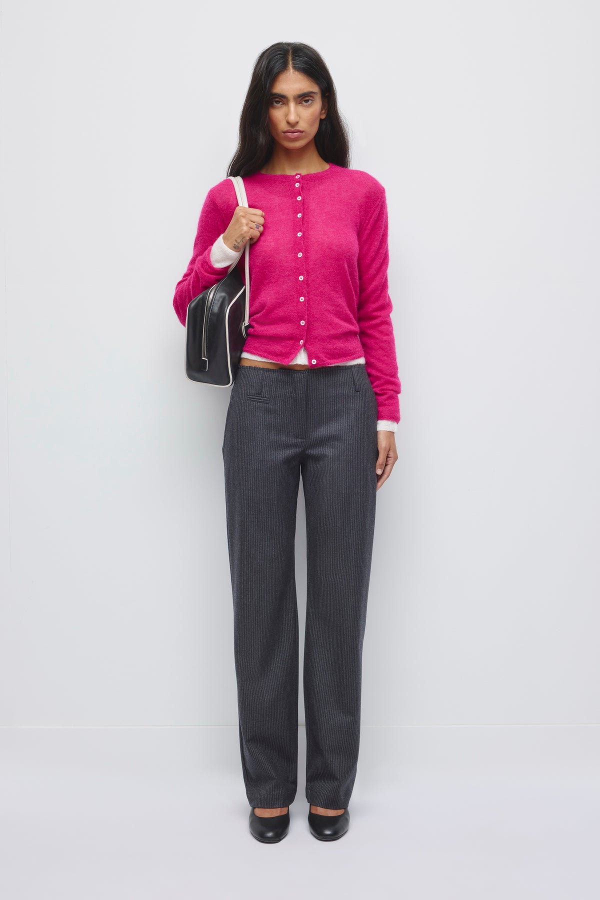 Model is 5'10" and wearing a size 4.