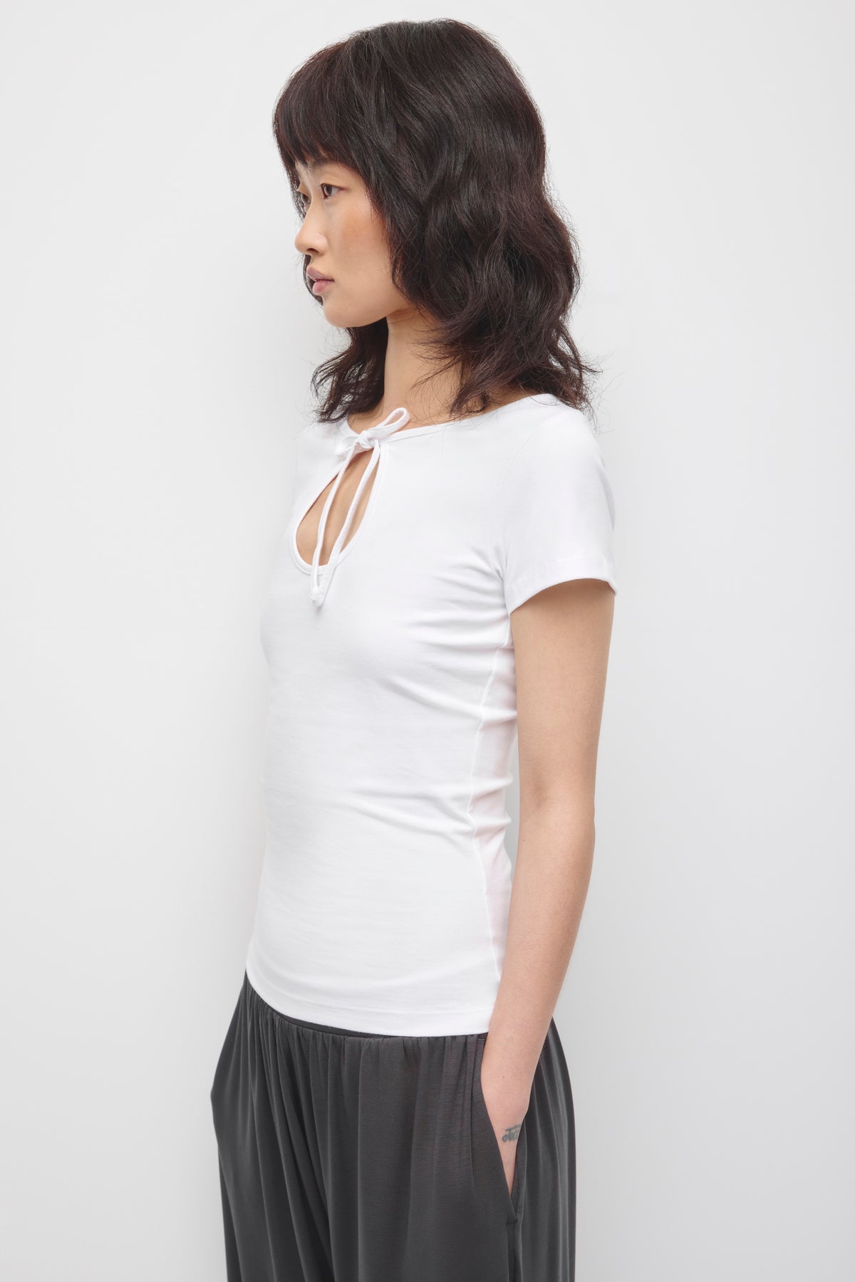 T-shirt Keyhole Layn pour Femme en blanc