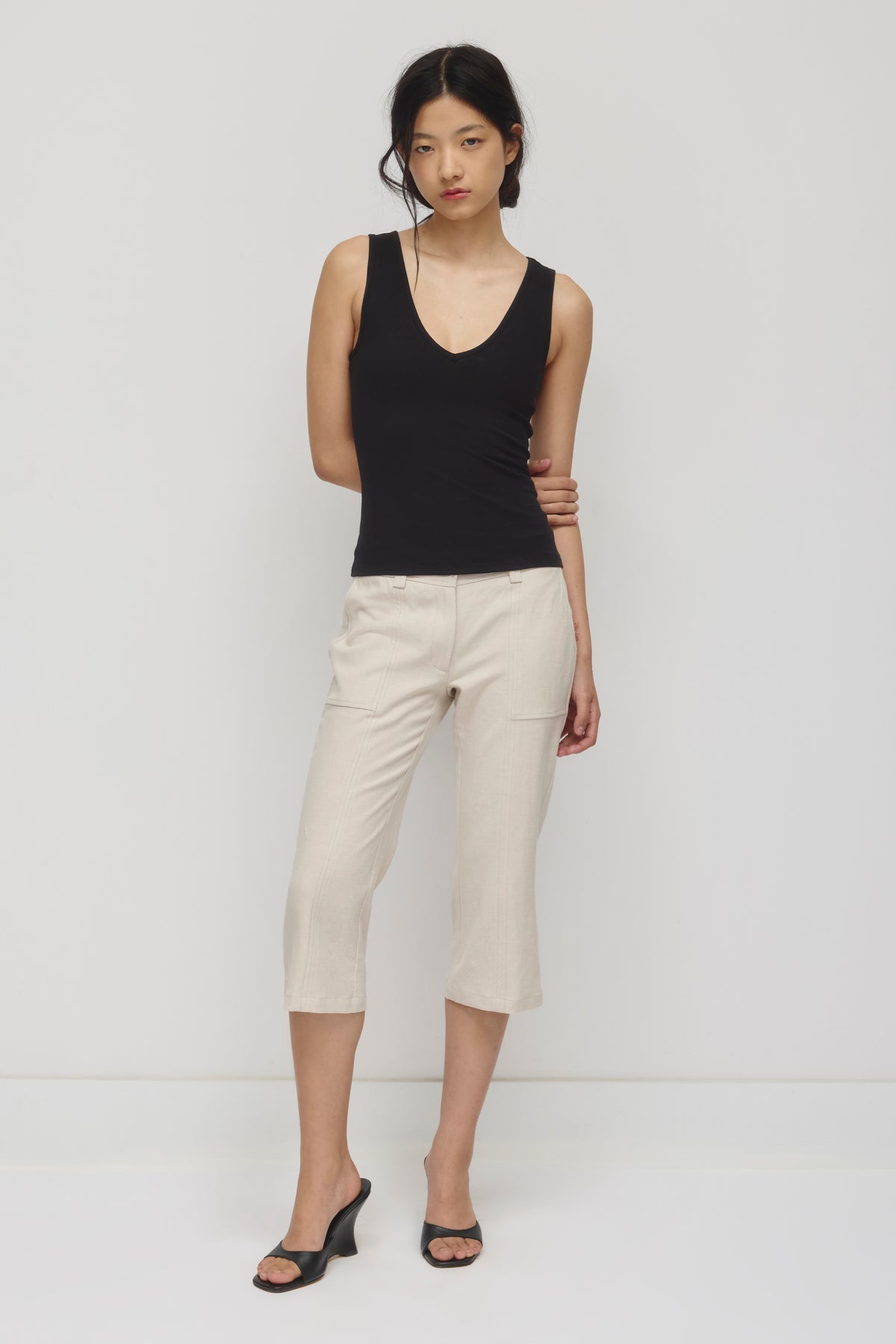 Women's Layn V-Neck Tank in Black