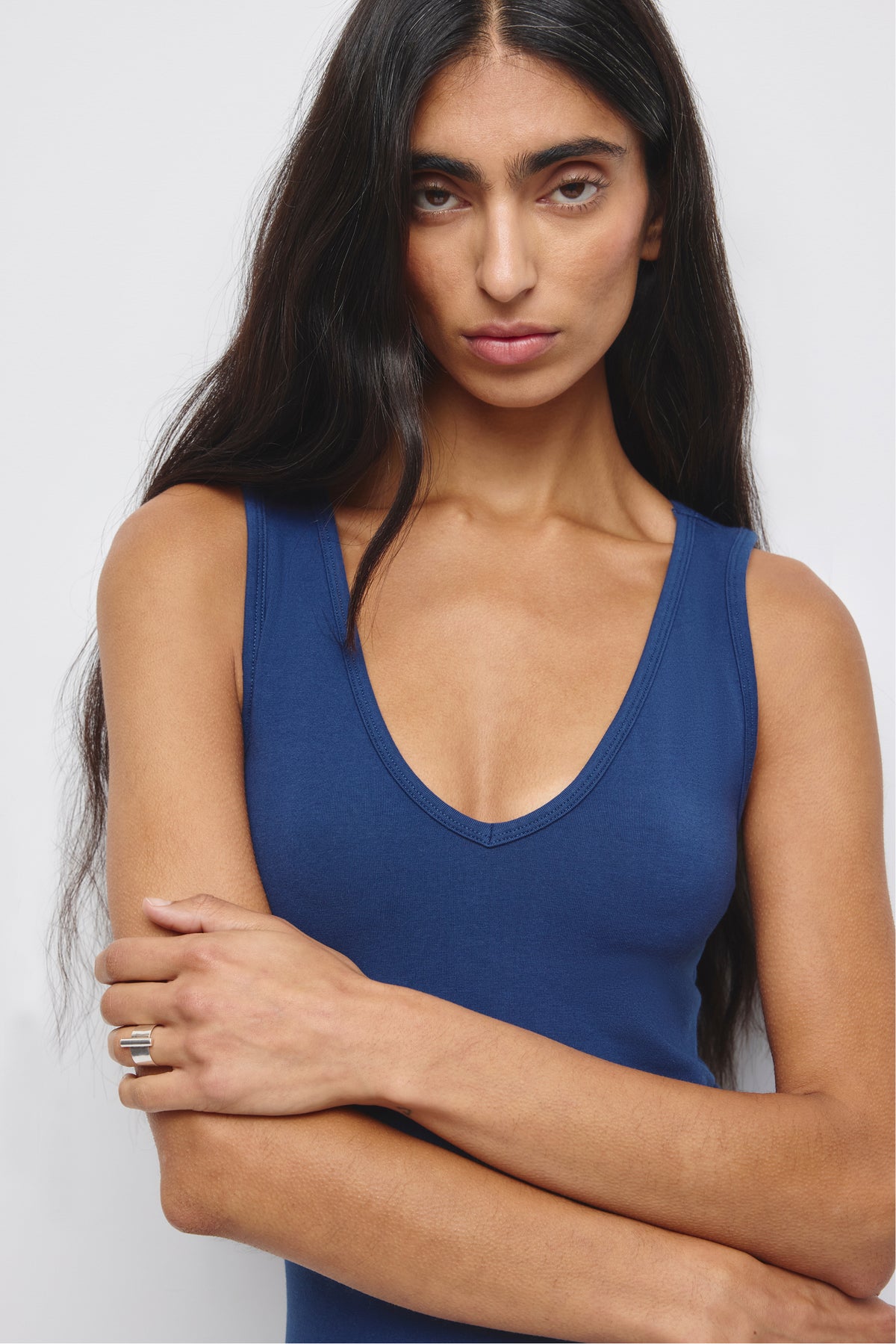 Débardeur col V Layn pour femme en bleu Pacifique