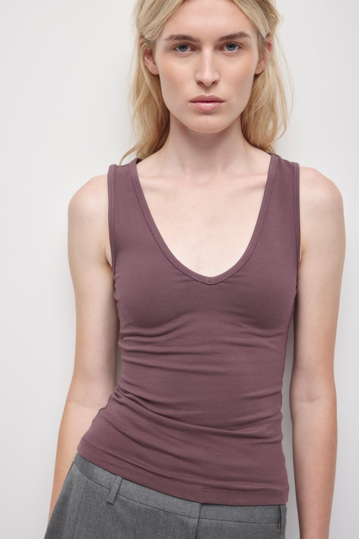 Women's Layn V-Neck Tank in Raisin