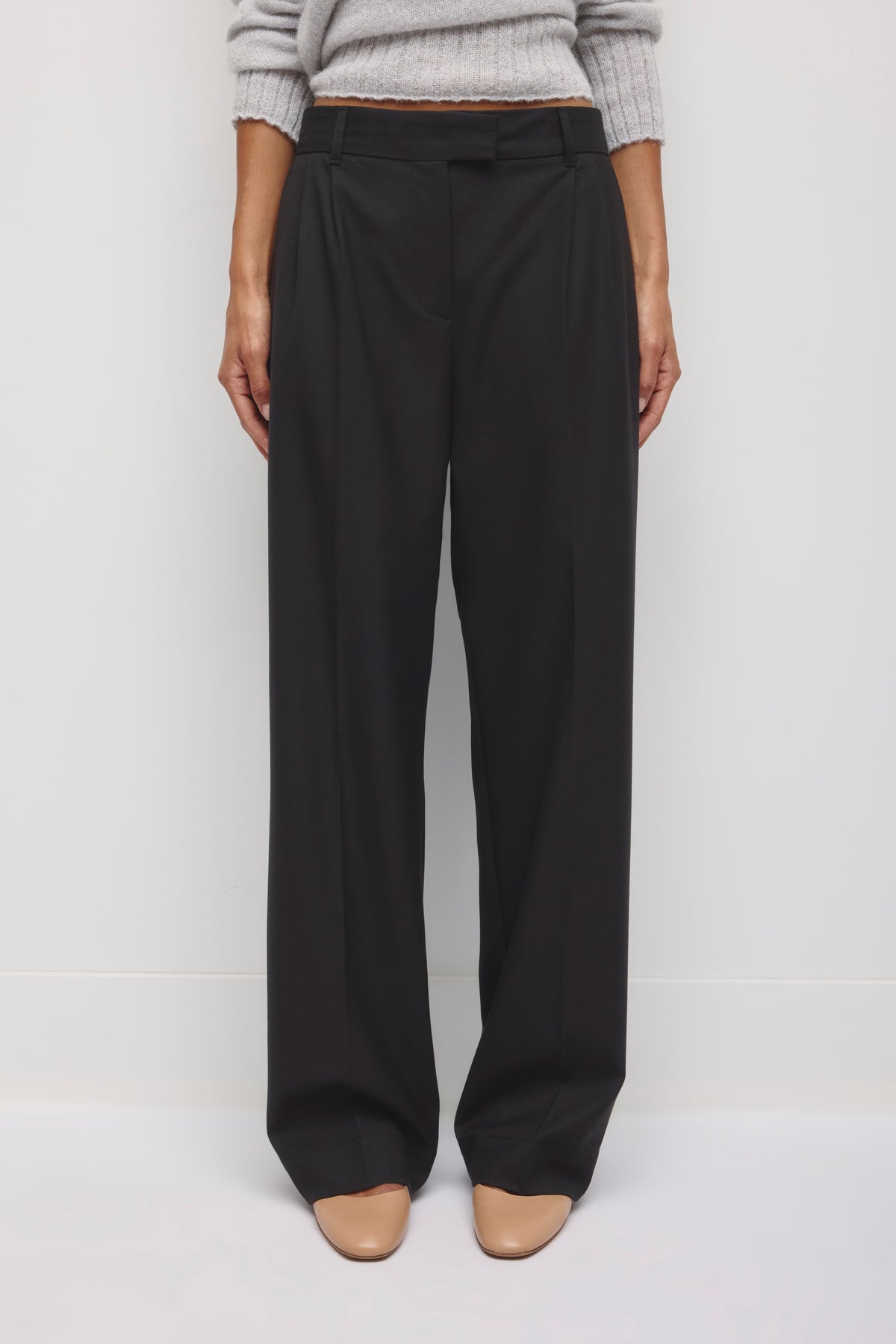 Pantalon plissé taille basse pour femme en noir