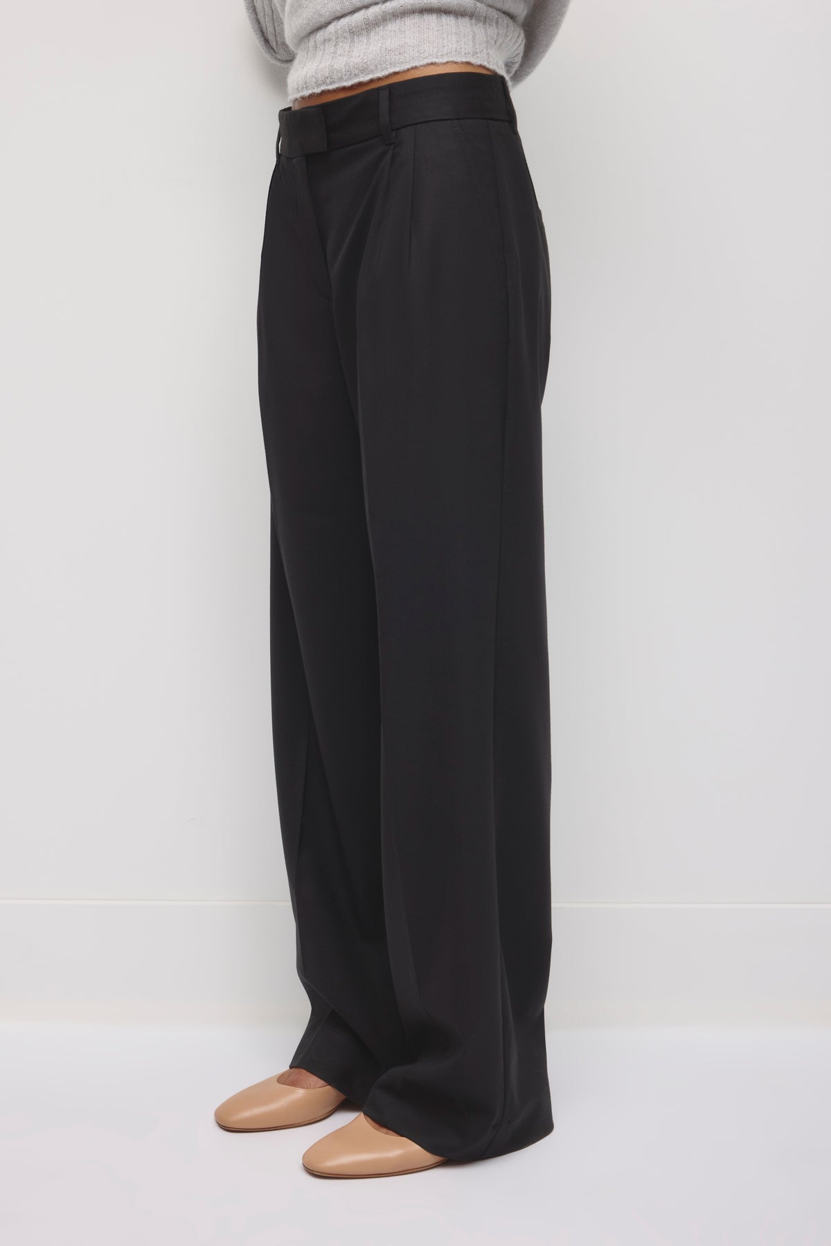 Pantalon plissé taille basse pour femme en noir