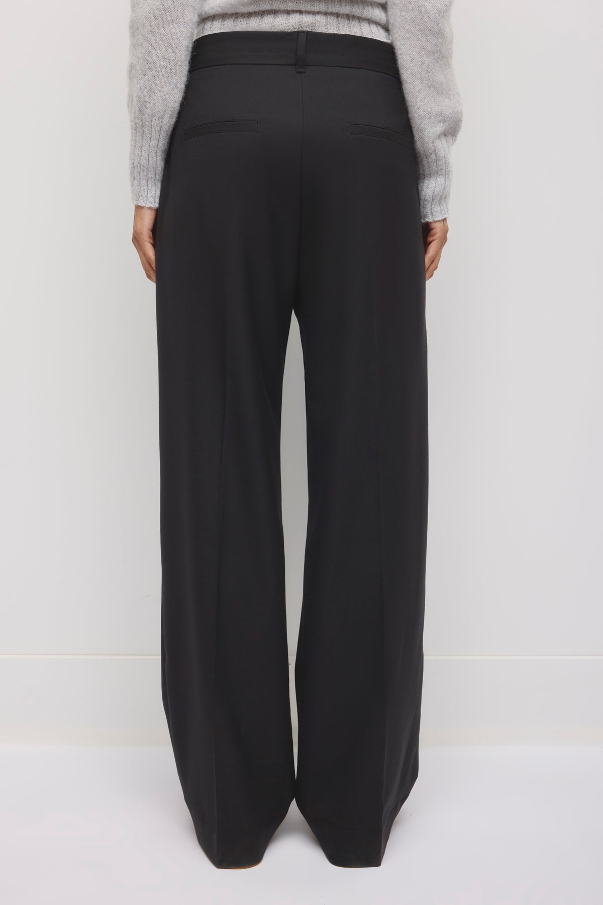 Pantalon plissé taille basse pour femme en noir
