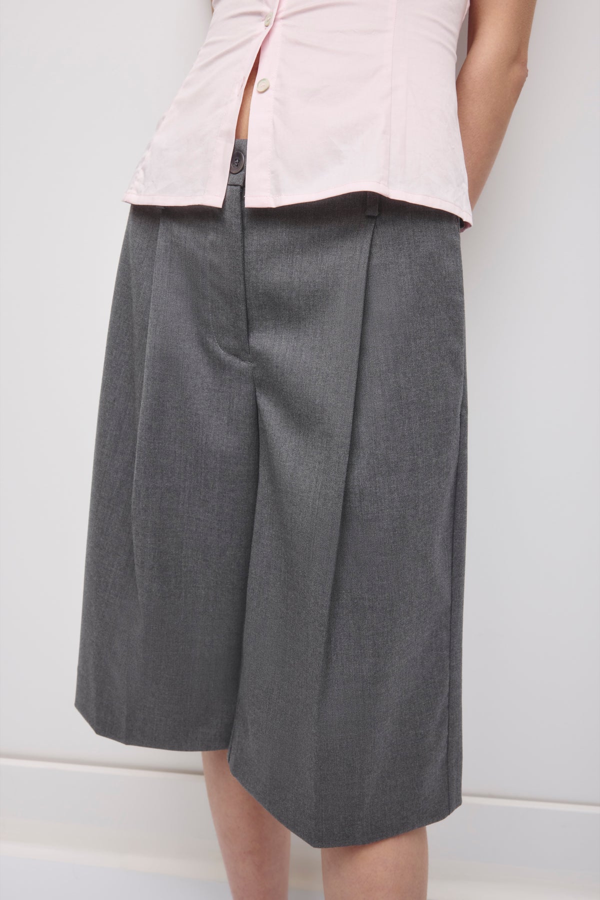 Women's Low Rise Trouser Short in Charcoal Mix